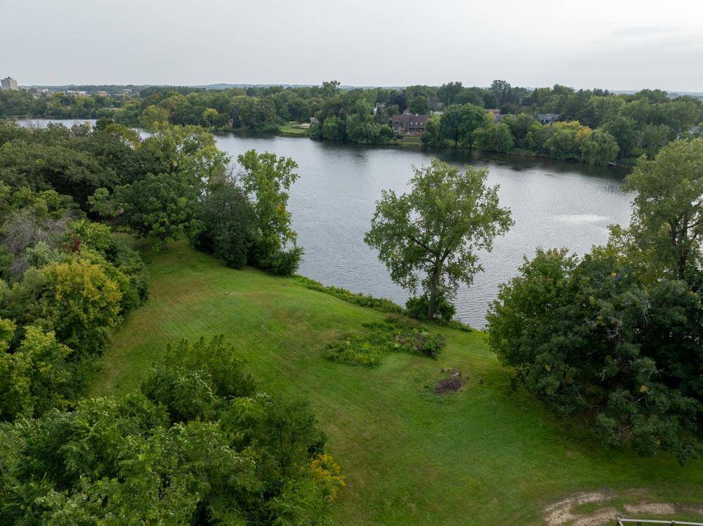 1360 Lone Oak RD, Eagan, MN 55121