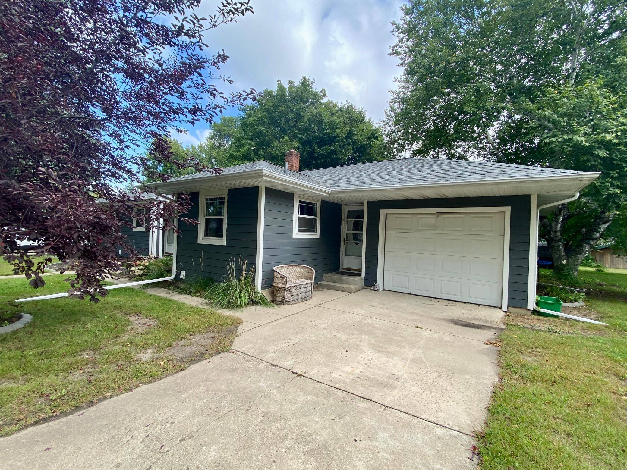 712 S 11th ST, Montevideo, MN 56265