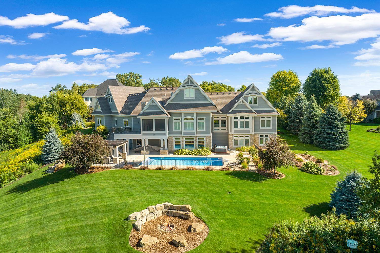 8700 Legends Club DR, Prior Lake, MN 55372