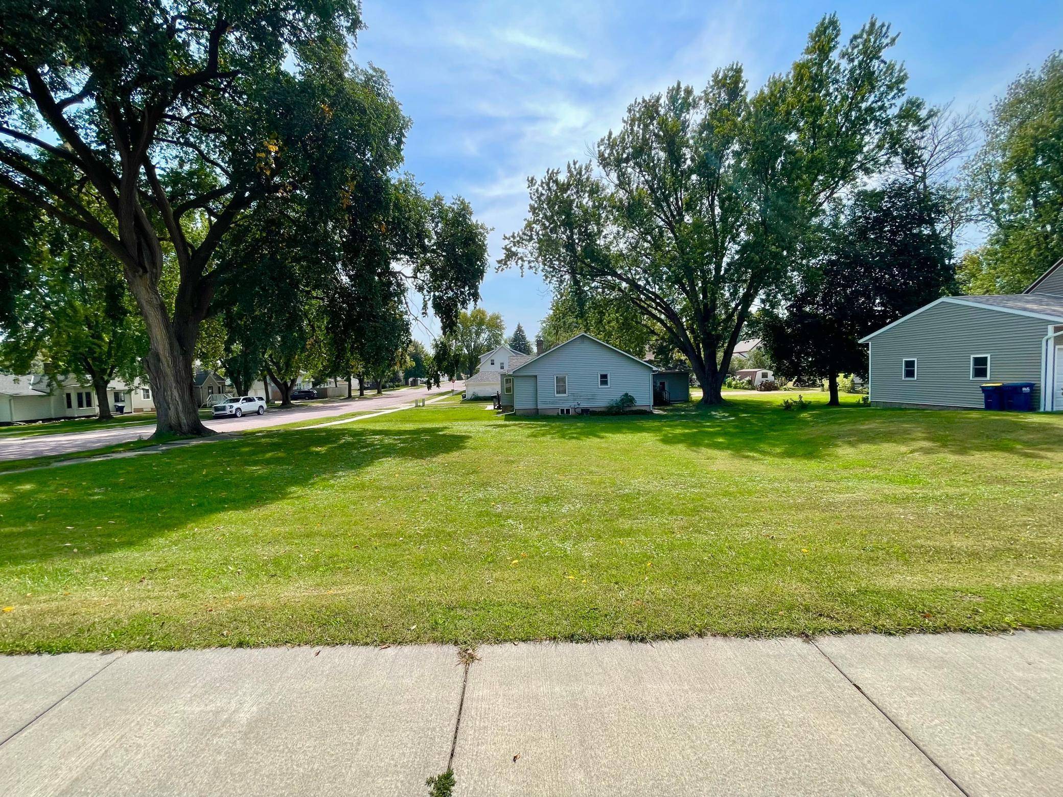 124 N Park AVE, Springfield, MN 56087