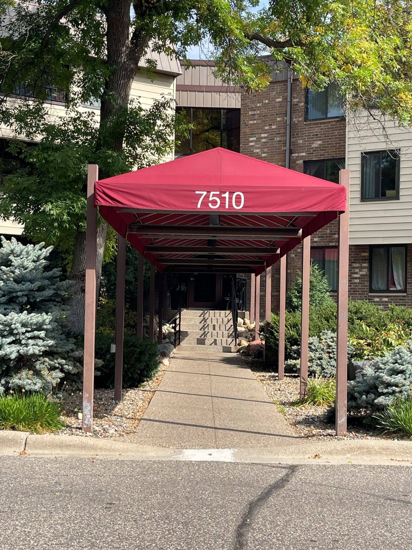 7510 Cahill RD #119B, Edina, MN 55439