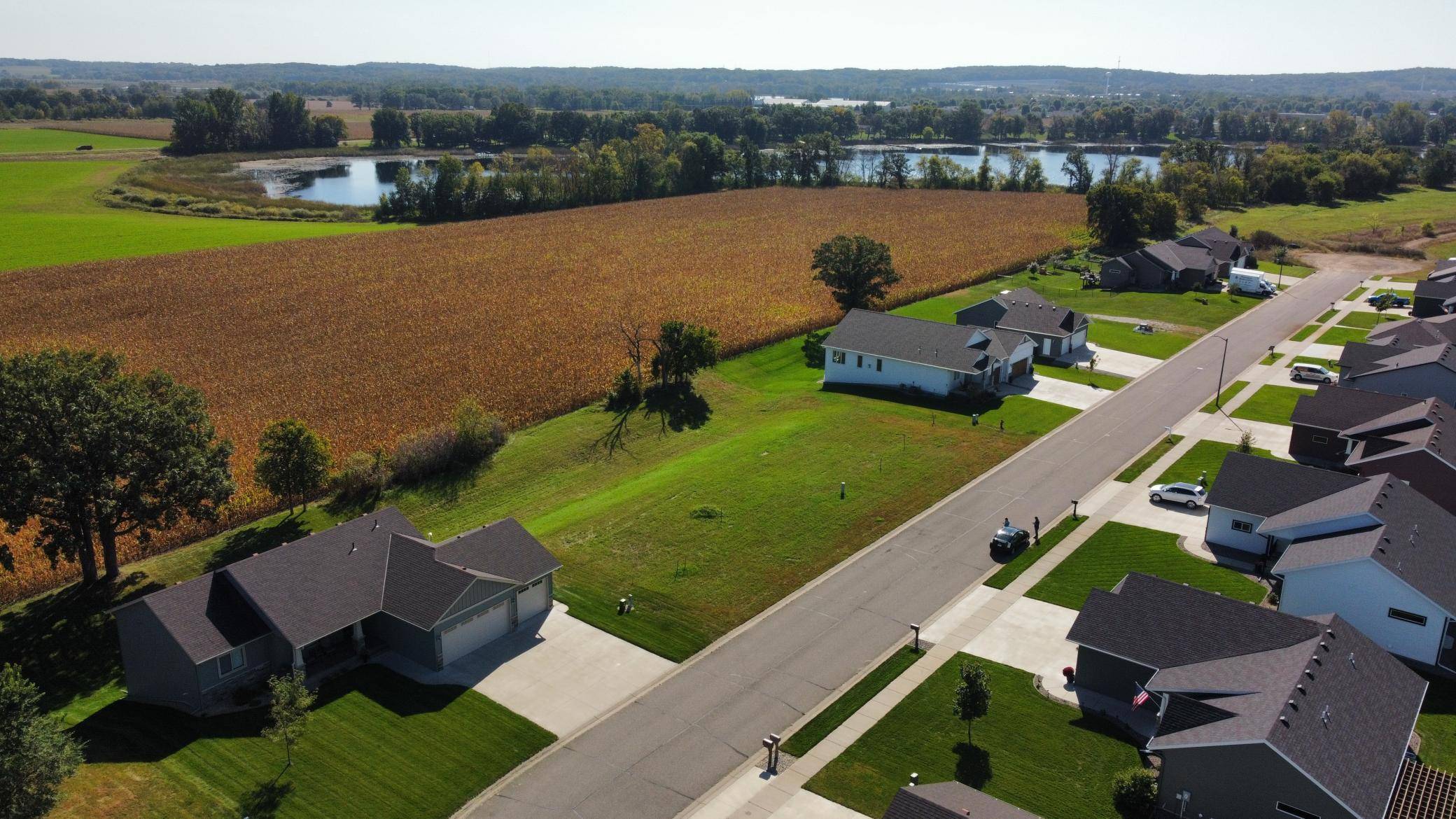 940 Waters Edge CIR, Avon, MN 56310