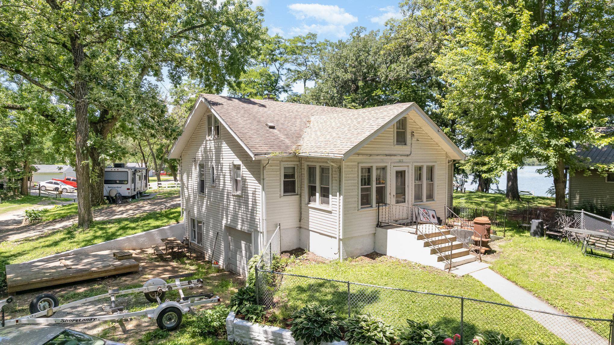 925 Paquin ST E, Waterville, MN 56096