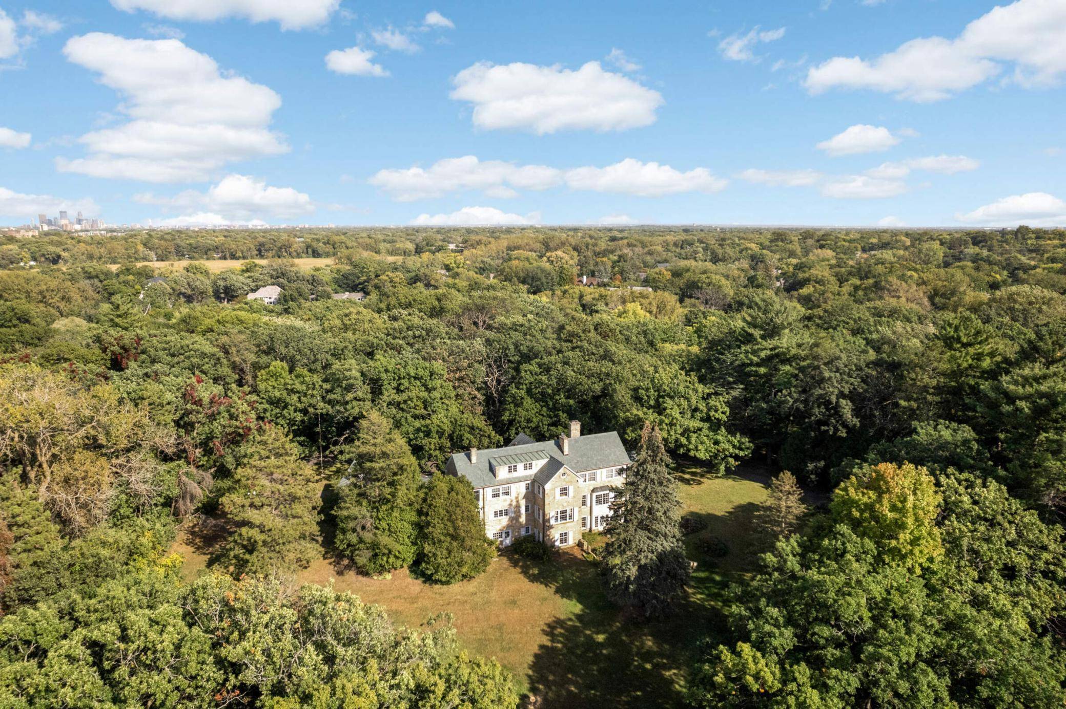 8 Merilane, Edina, MN 55436