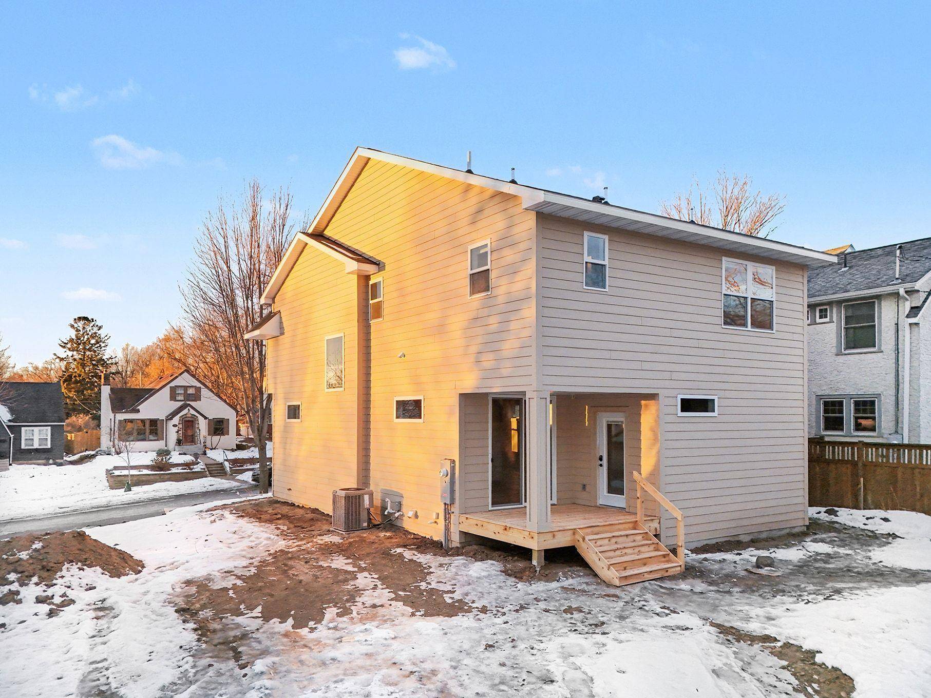 1615 Stanford AVE, Saint Paul, MN 55105