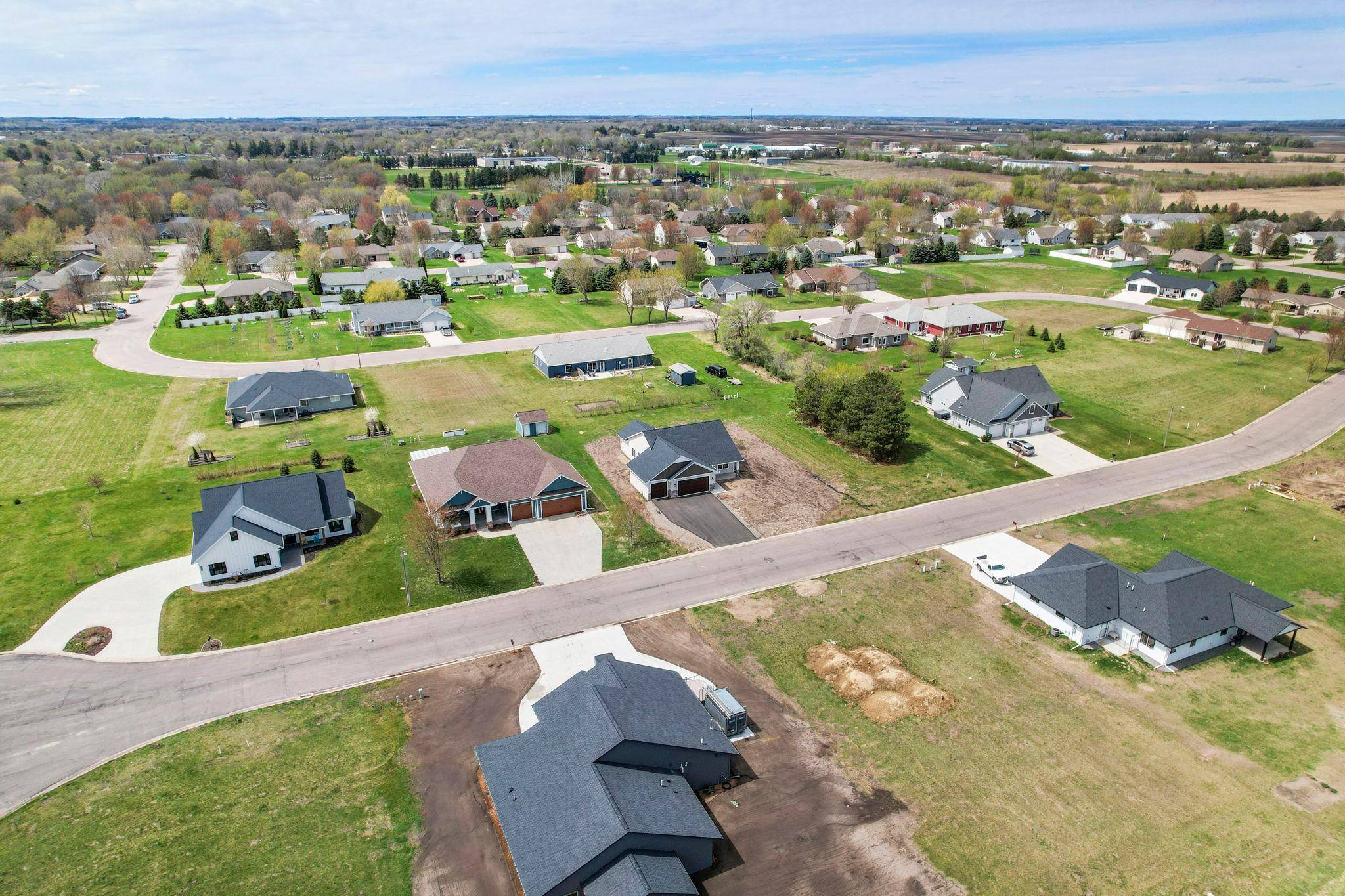 741 St James CIR, Litchfield, MN 55355