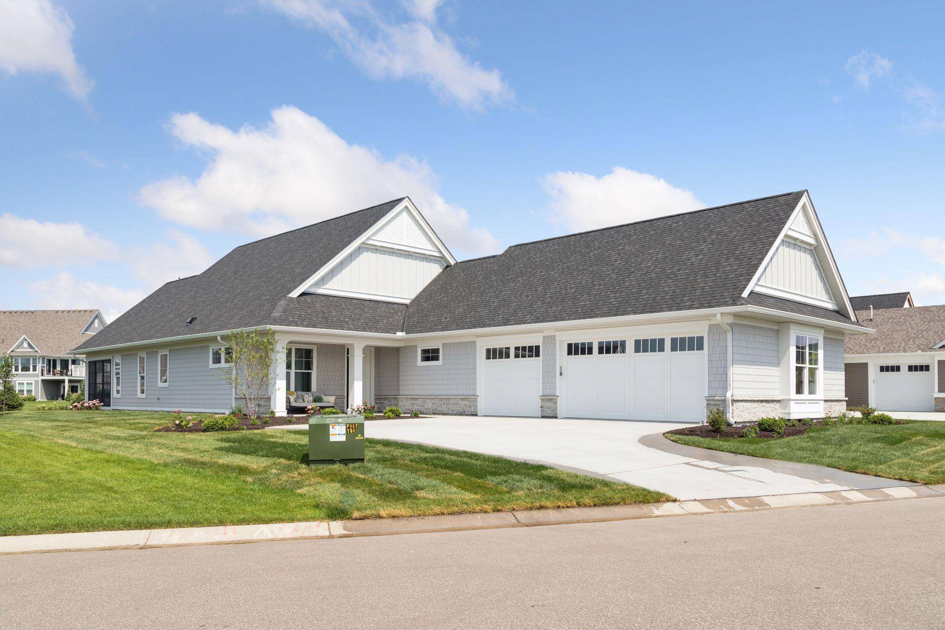 118 Spring Farm RD, North Oaks, MN 55127