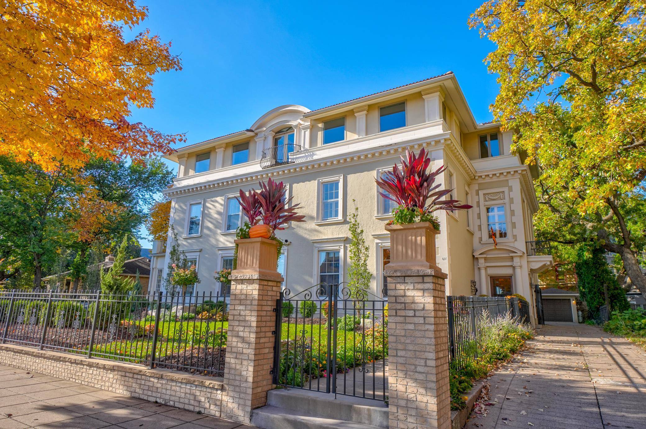 421 Summit AVE #3, Saint Paul, MN 55102