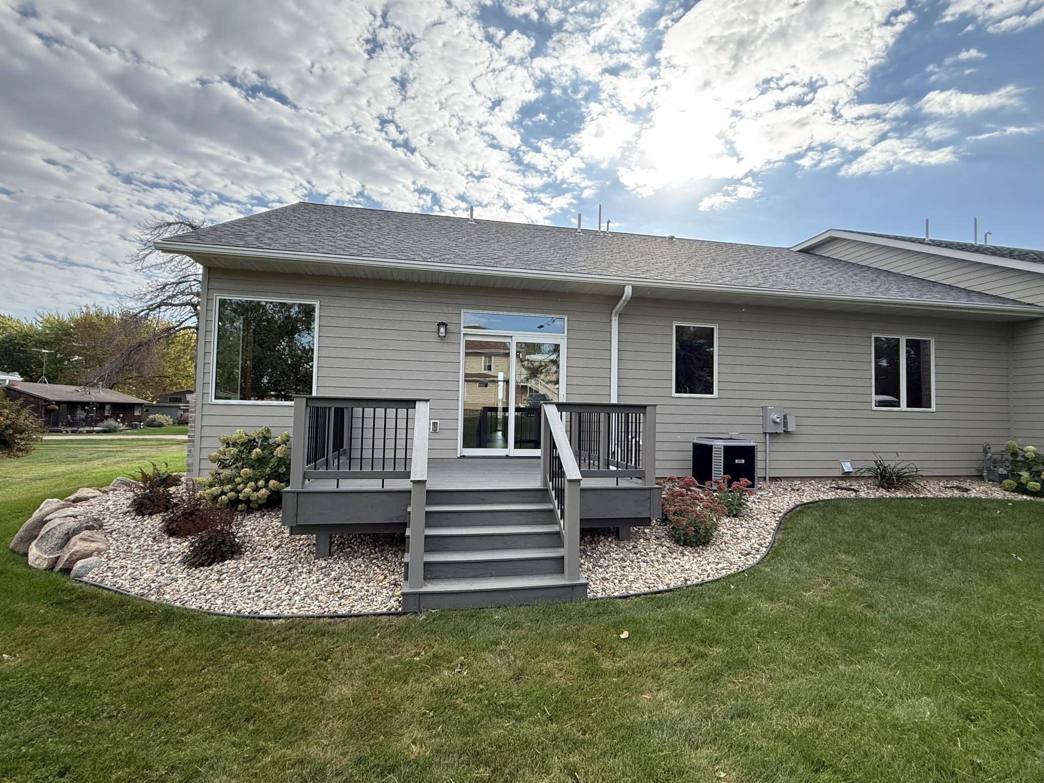 1207 S Shore DR, Worthington, MN 56187