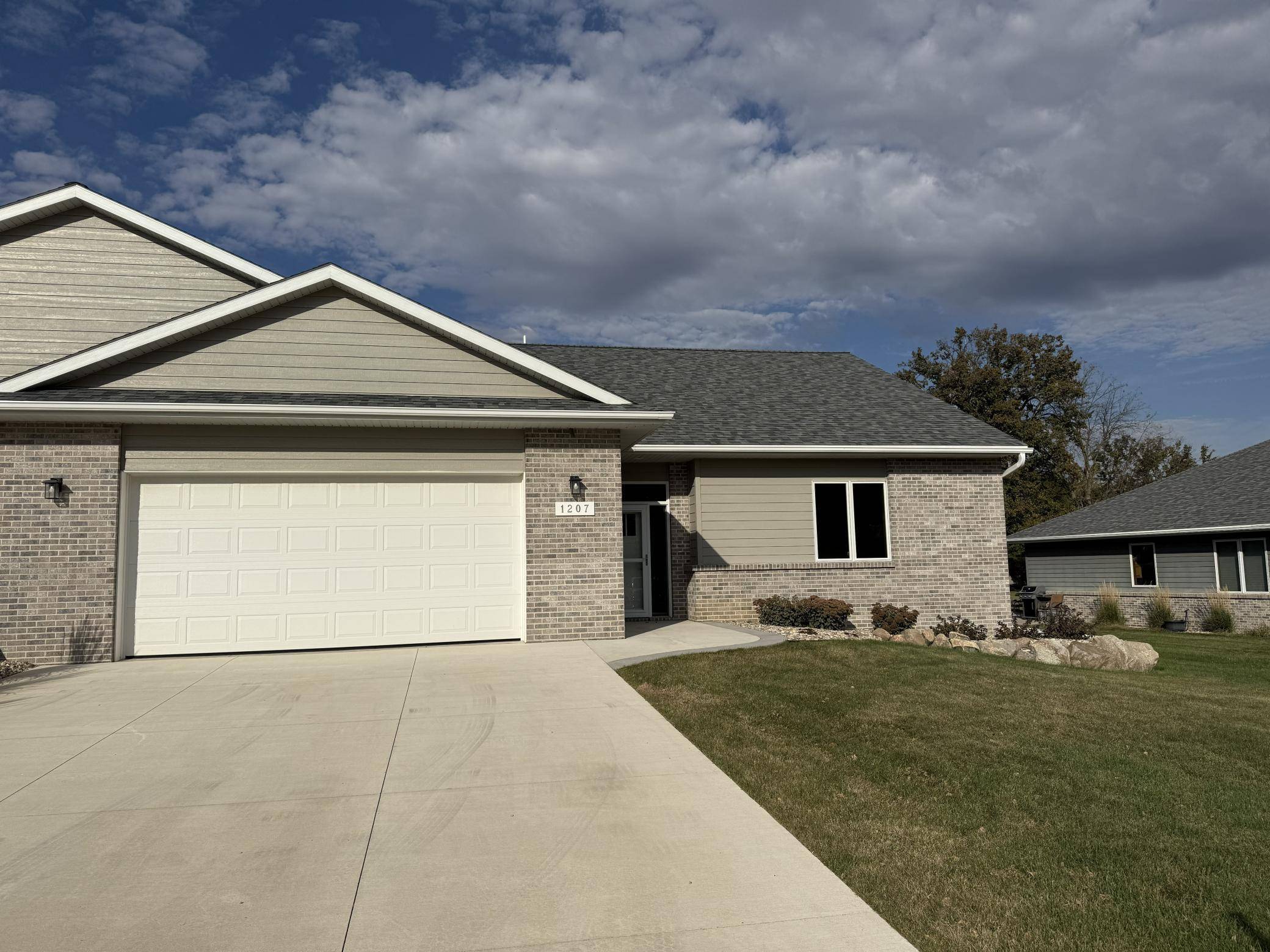 1207 S Shore DR, Worthington, MN 56187