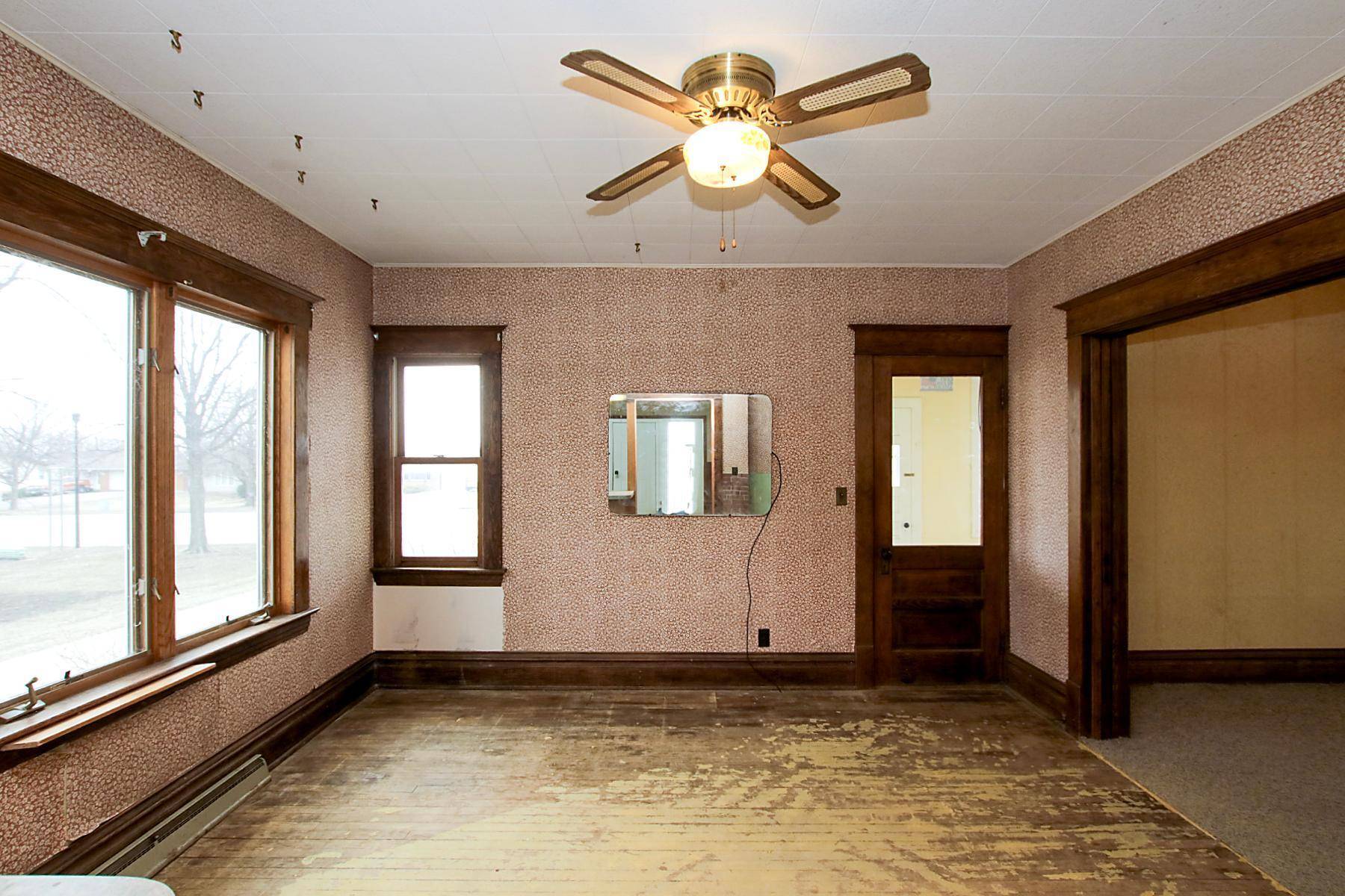 321 Highway 7 E, Hutchinson, MN 55350