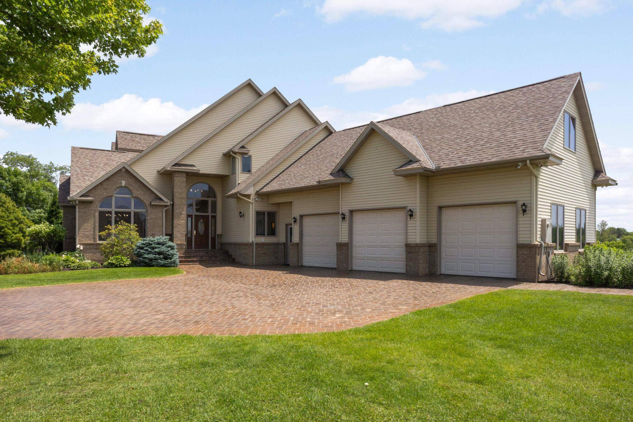 9721 Frontier LN, Lakeville, MN 55044
