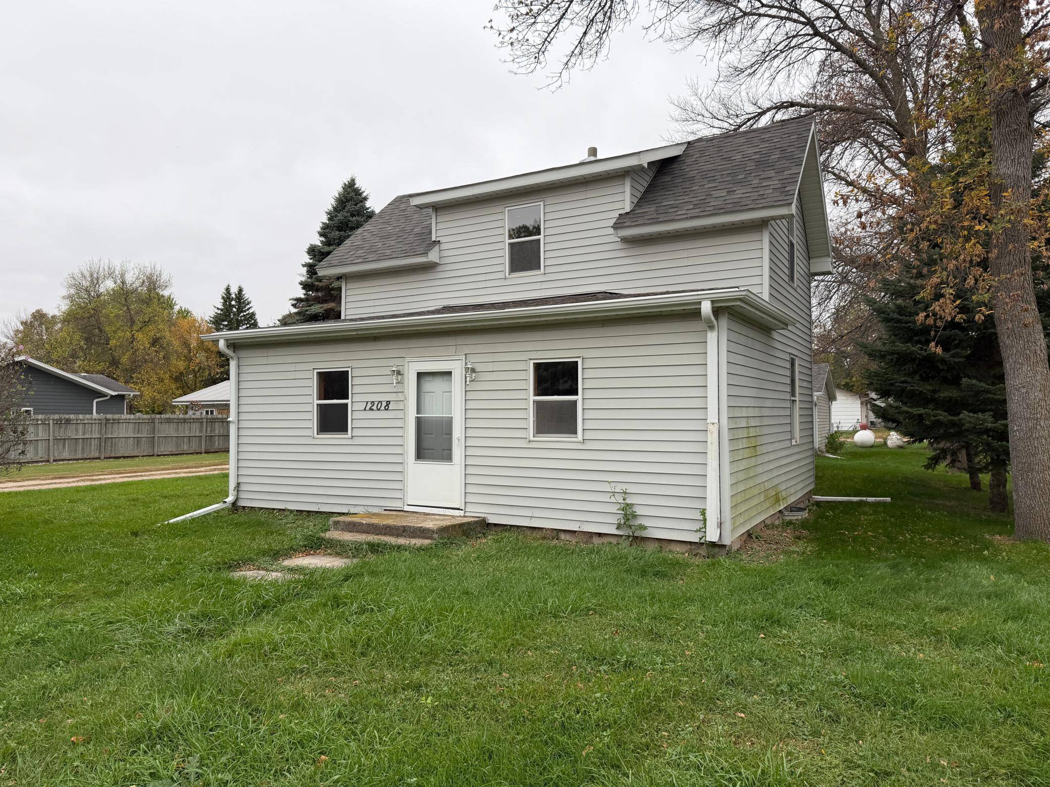 1208 Webster ST, Lisbon, ND 58054