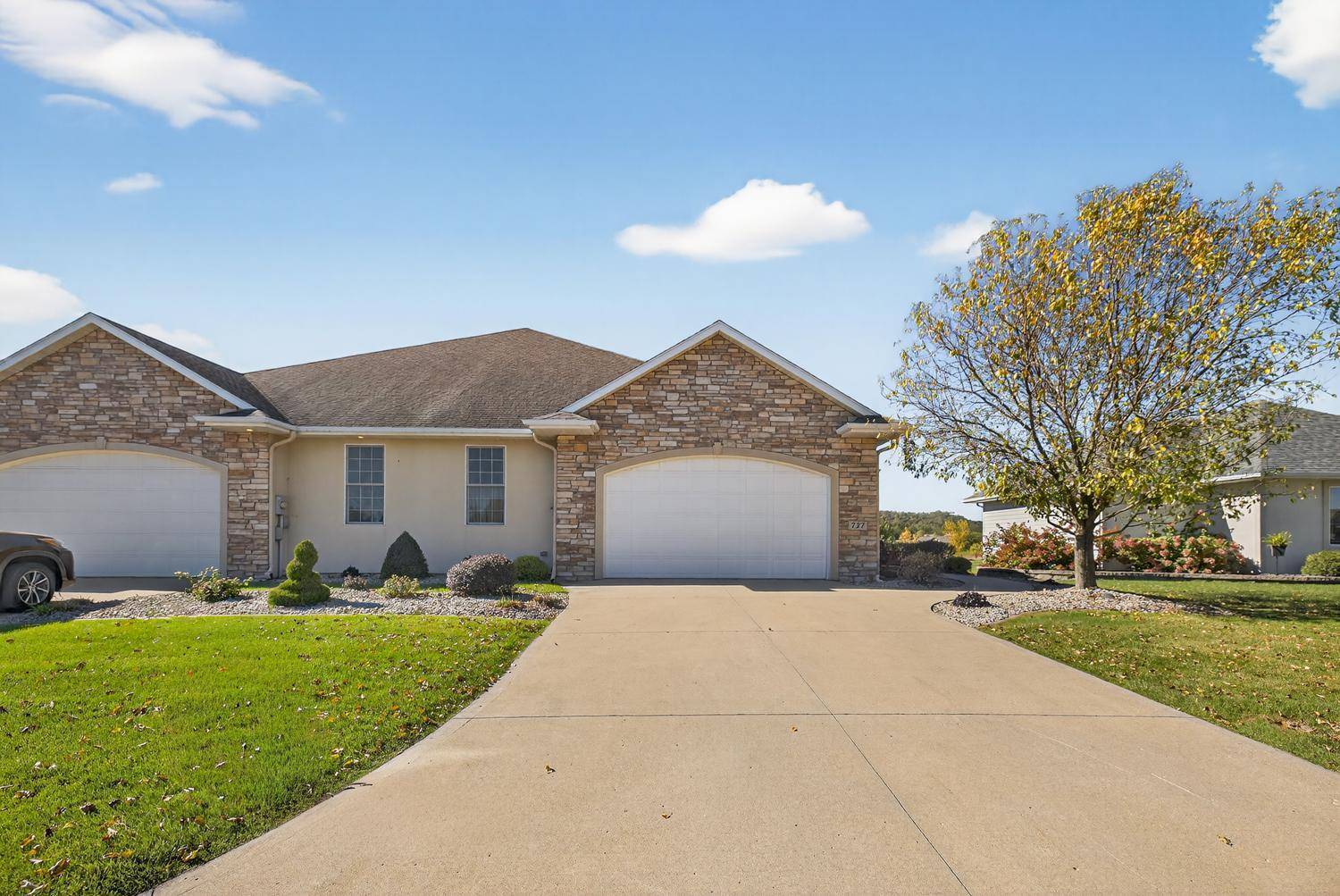 727 Hidden Meadow LN, Lake City, MN 55041