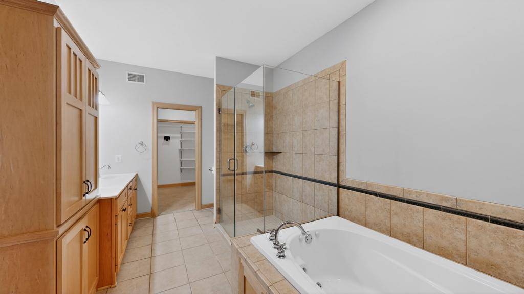 727 Hidden Meadow LN, Lake City, MN 55041