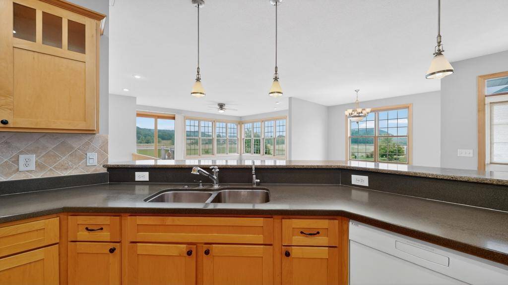 727 Hidden Meadow LN, Lake City, MN 55041