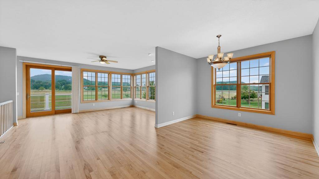 727 Hidden Meadow LN, Lake City, MN 55041