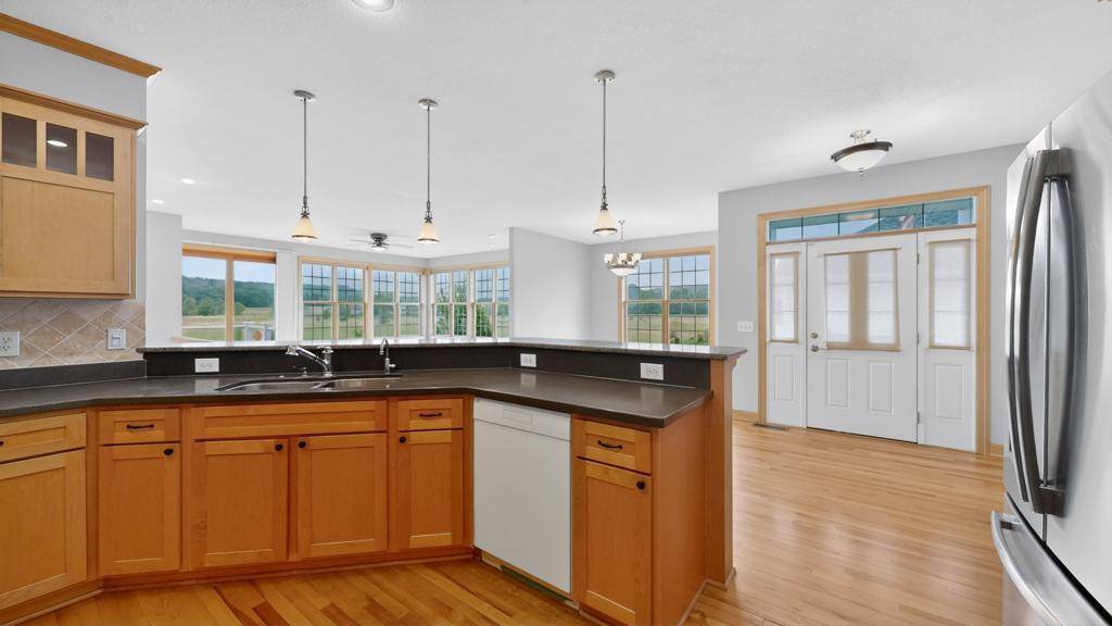727 Hidden Meadow LN, Lake City, MN 55041