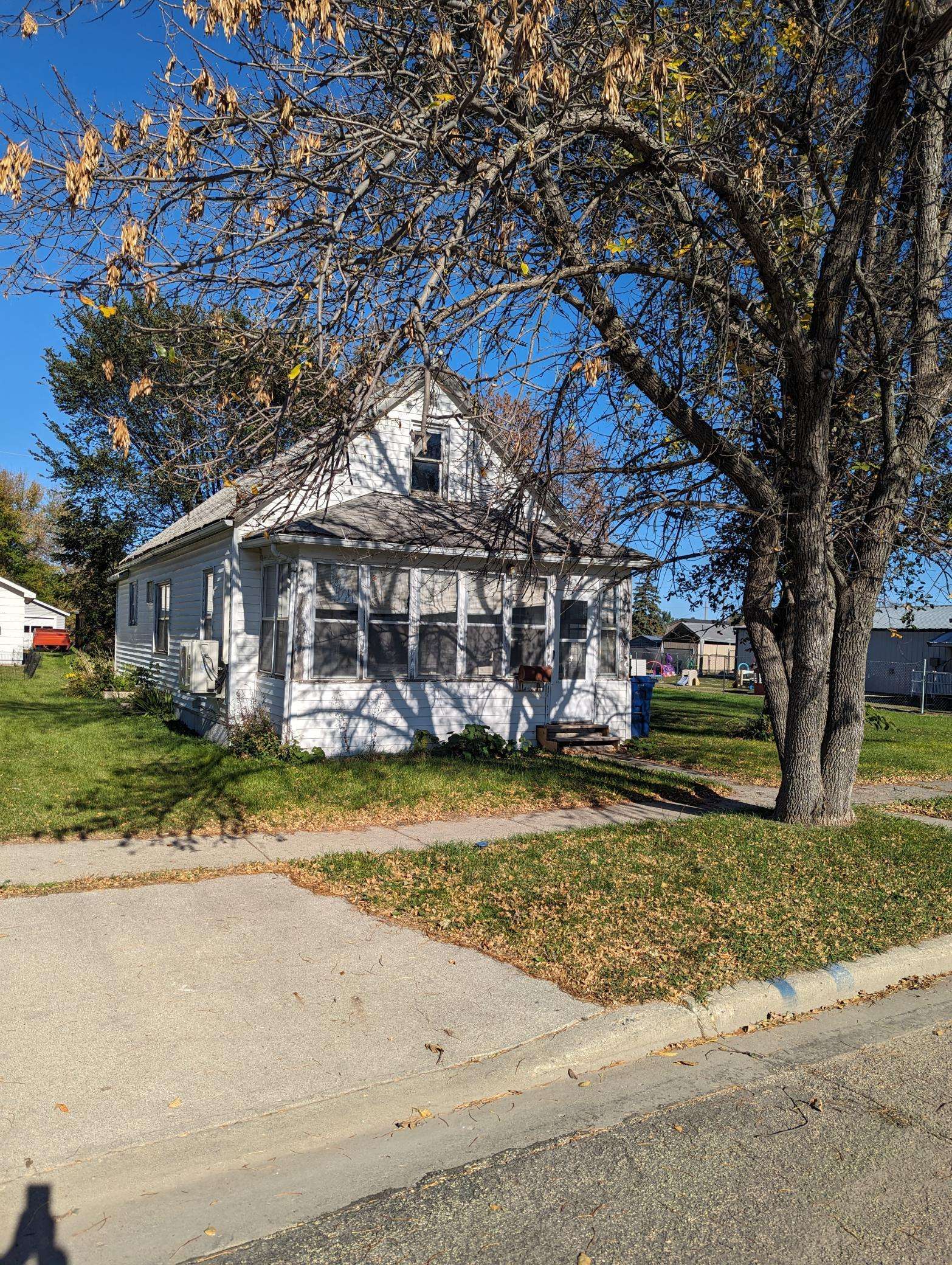 212 2nd AVE, Enderlin, ND 58027