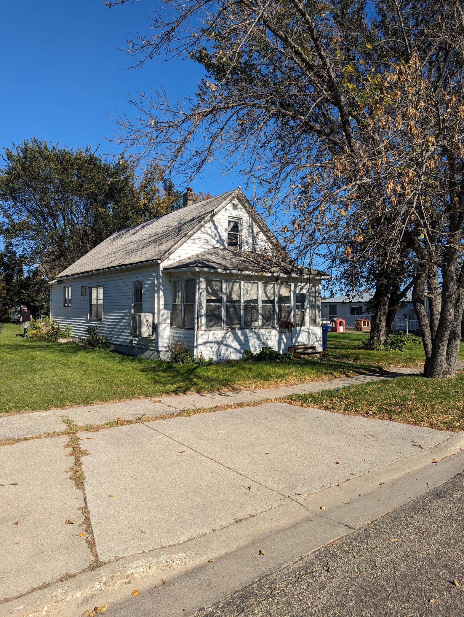 212 2nd AVE, Enderlin, ND 58027