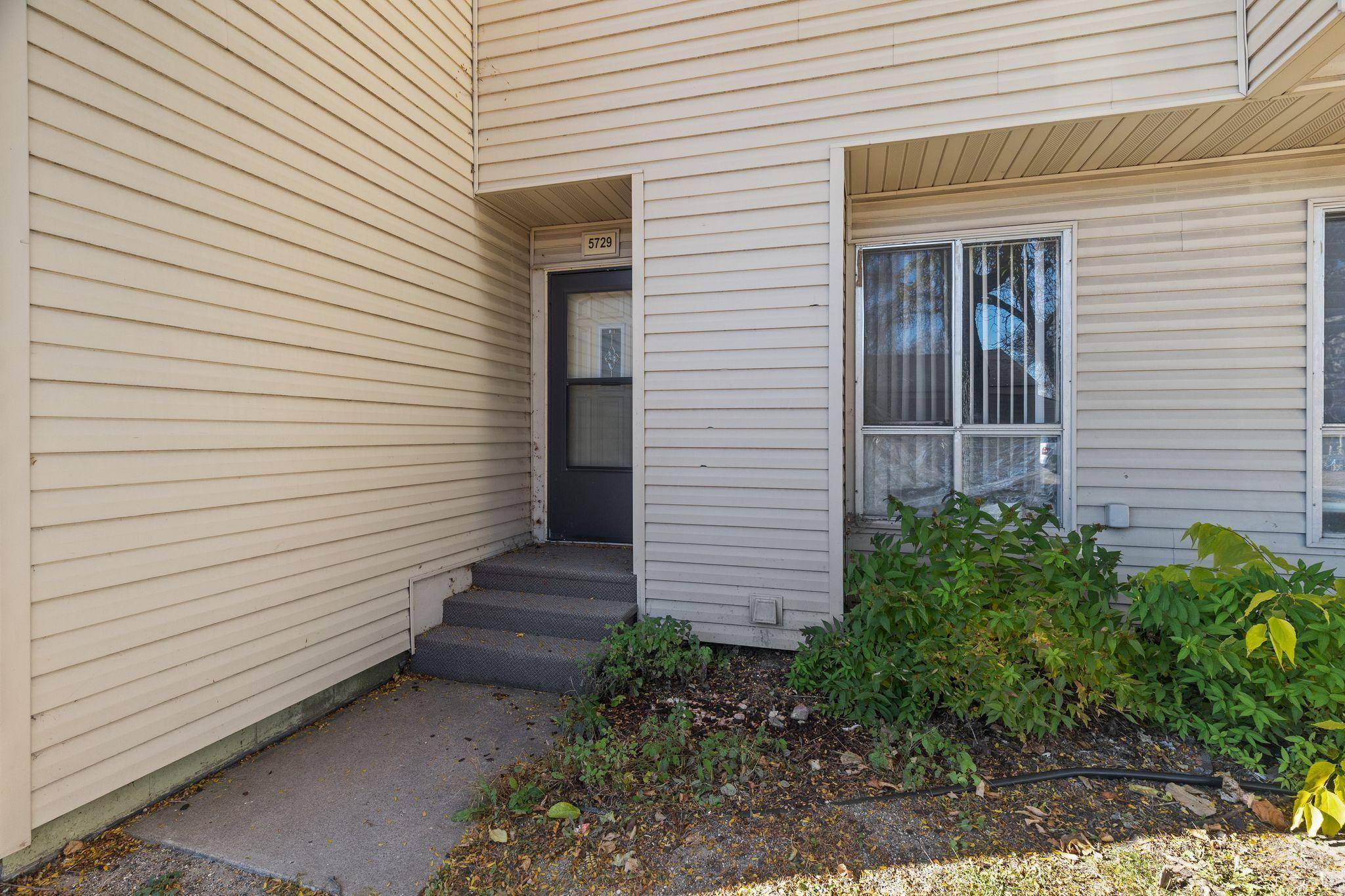 5729 80th AVE N, Brooklyn Park, MN 55443