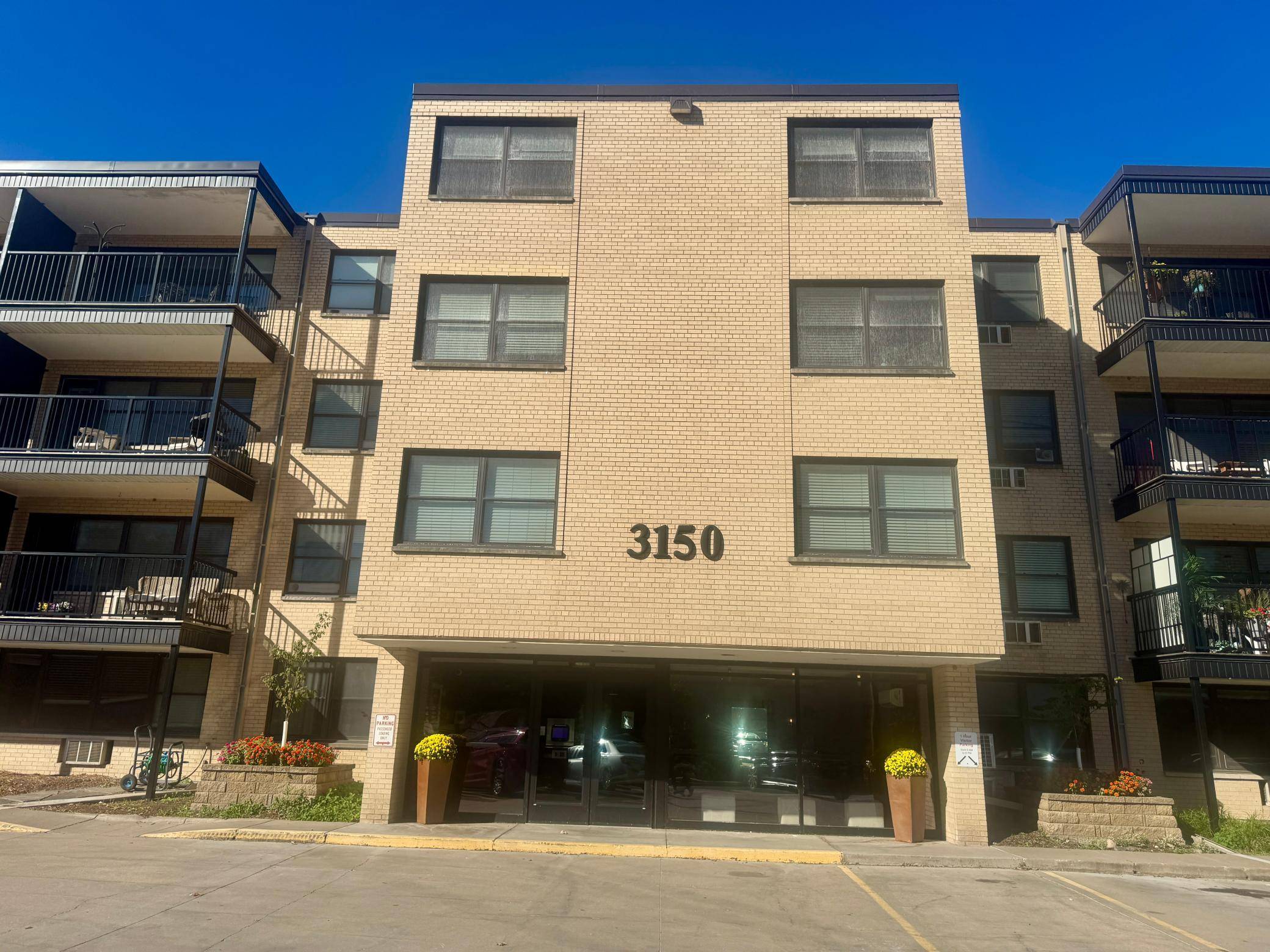 3150 Excelsior BLVD #211, Minneapolis, MN 55416