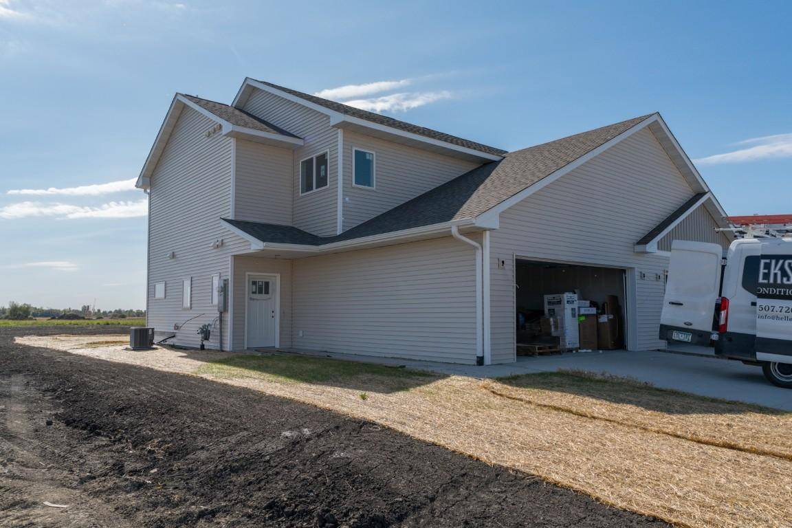 3203 Noble DR, Mankato, MN 56001