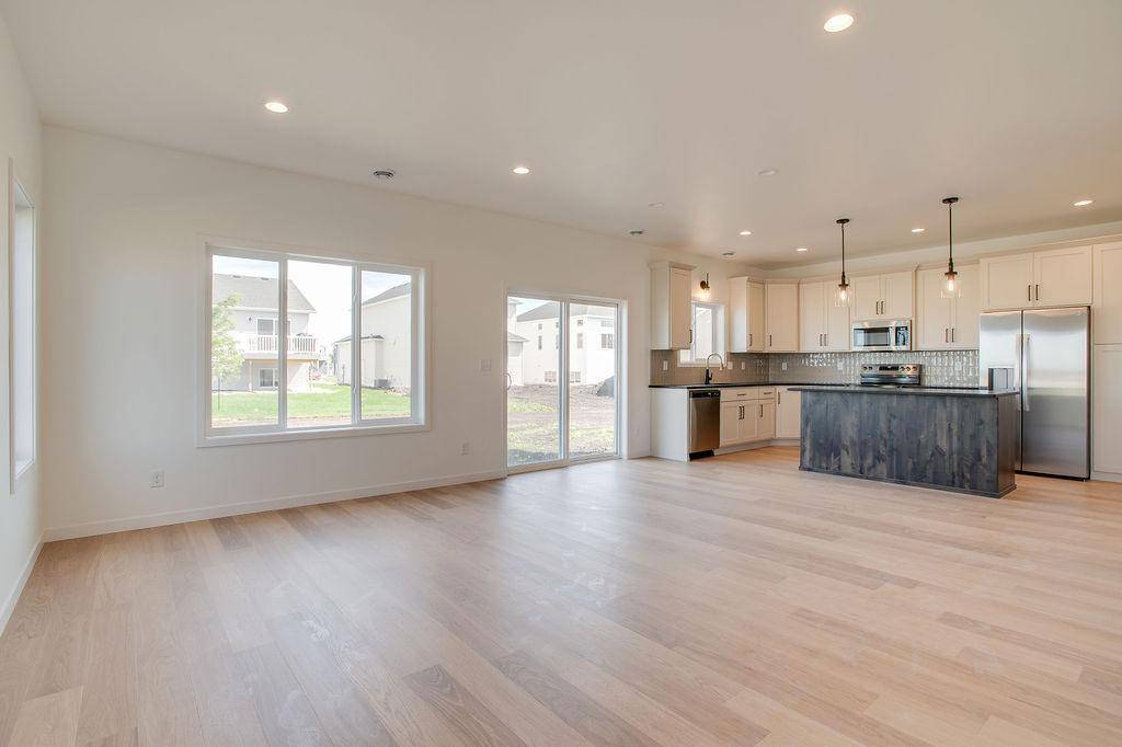 2304 37 AVE S, Moorhead, MN 56560