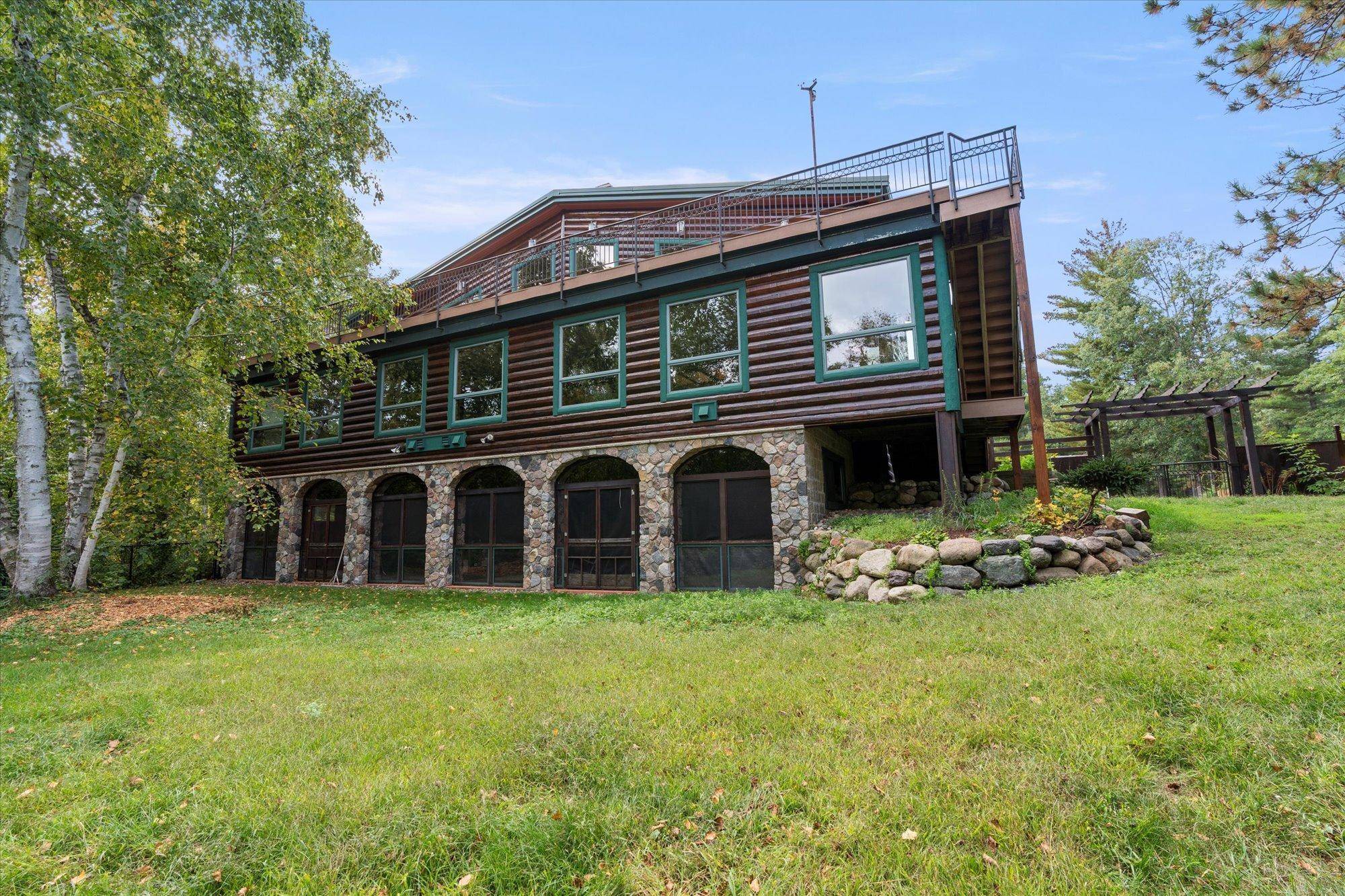 10422 Ossawinnamakee RD, Pequot Lakes, MN 56472