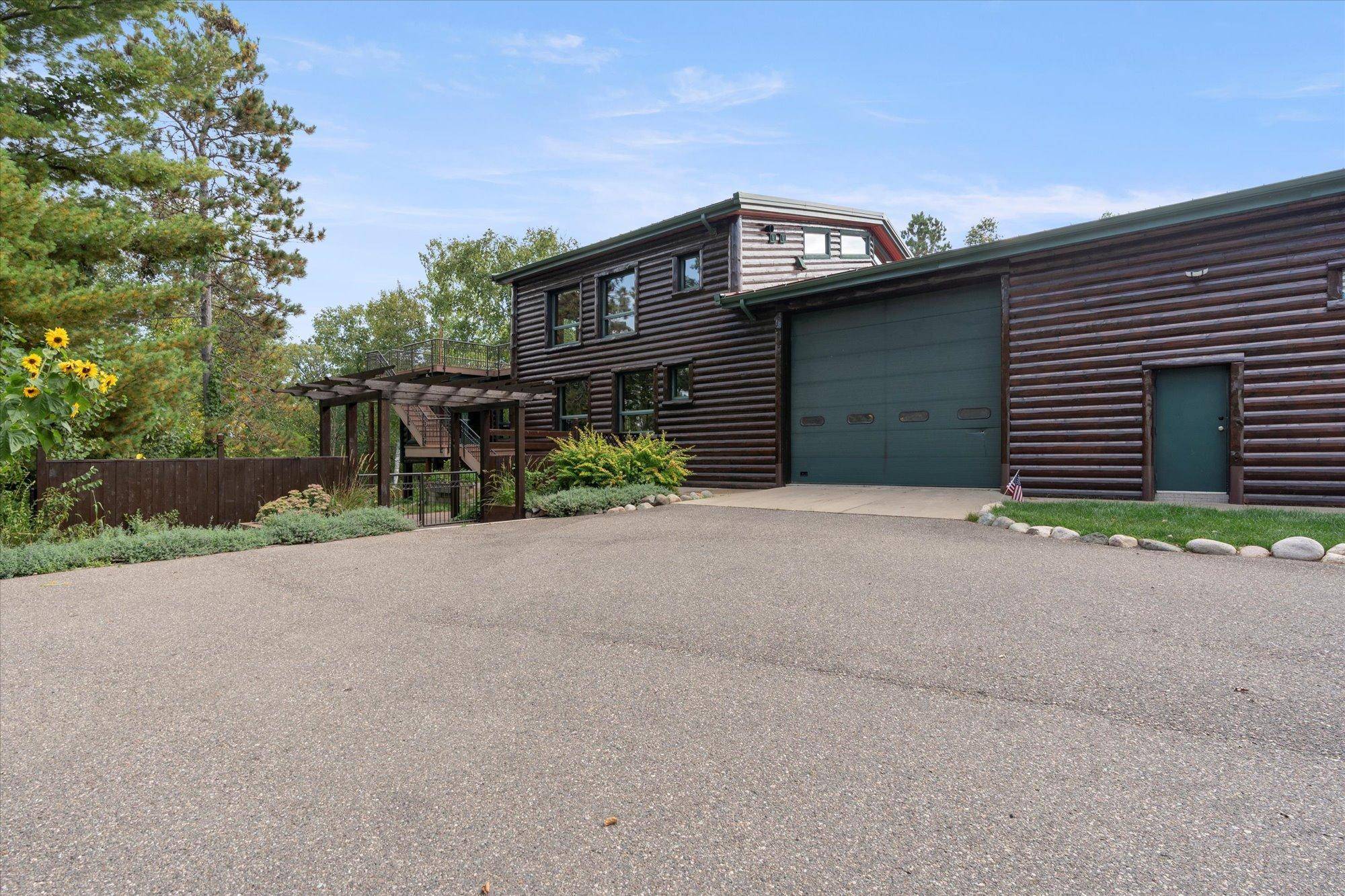 10422 Ossawinnamakee RD, Pequot Lakes, MN 56472