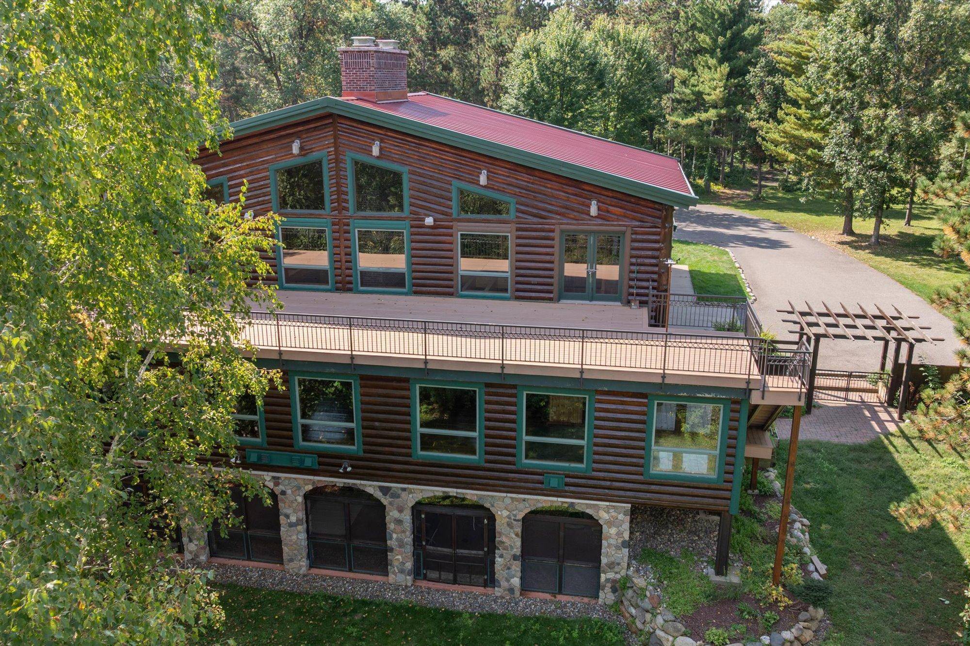 10422 Ossawinnamakee RD, Pequot Lakes, MN 56472