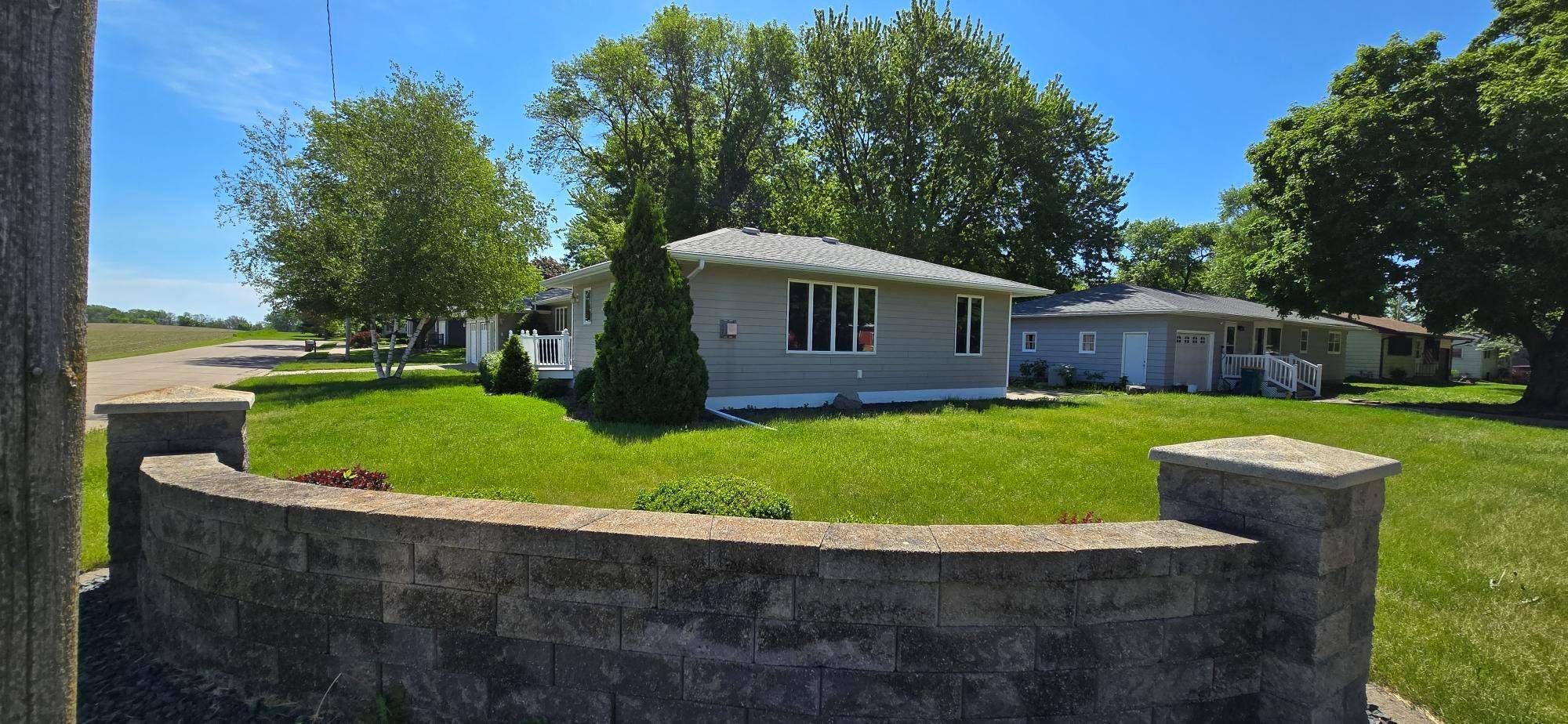 313 3rd AVE N, Emmons, MN 56029
