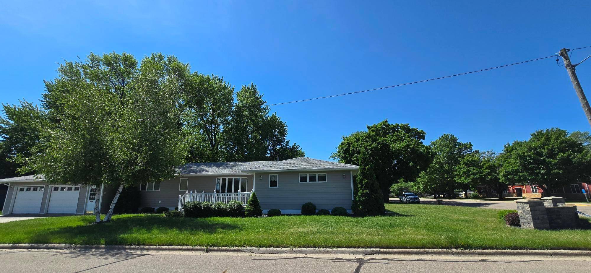 313 3rd AVE N, Emmons, MN 56029
