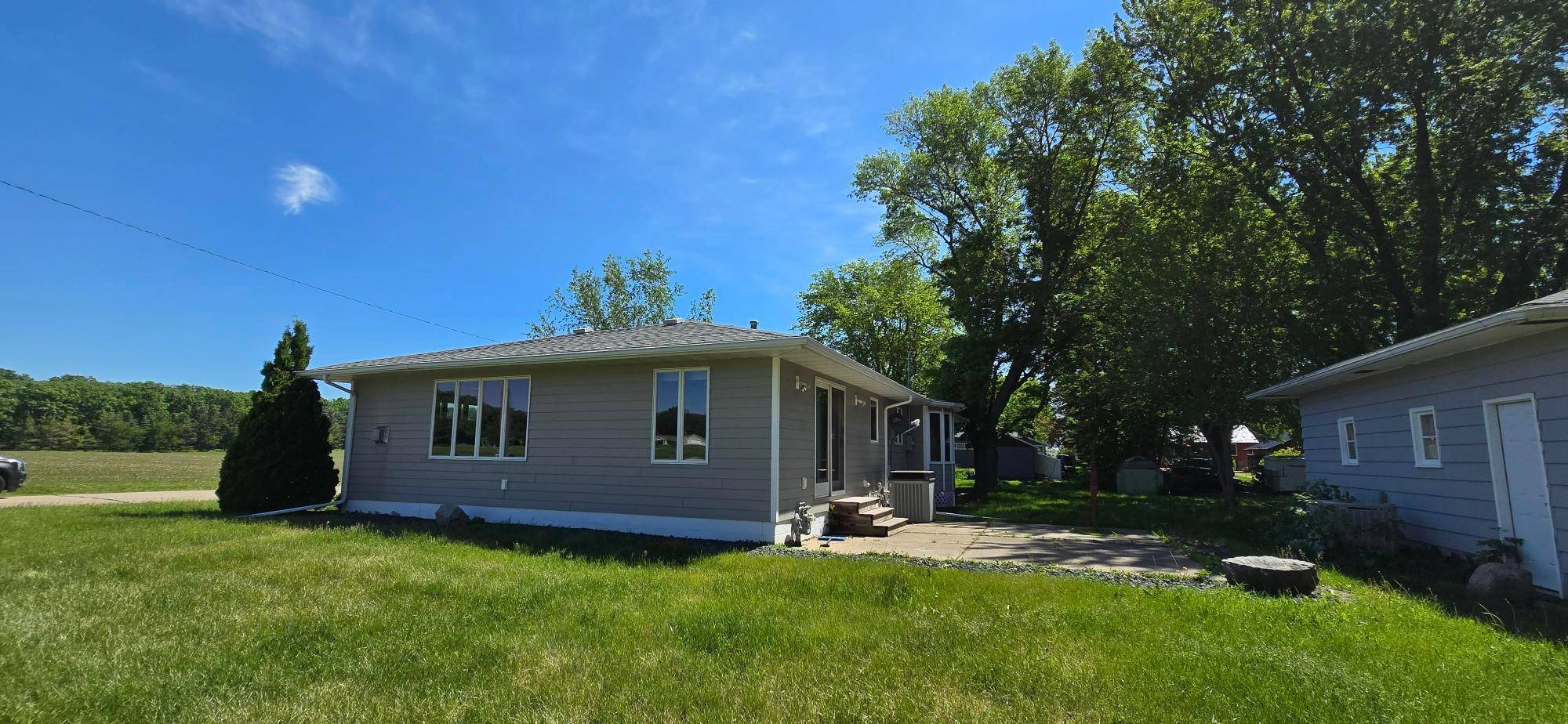 313 3rd AVE N, Emmons, MN 56029
