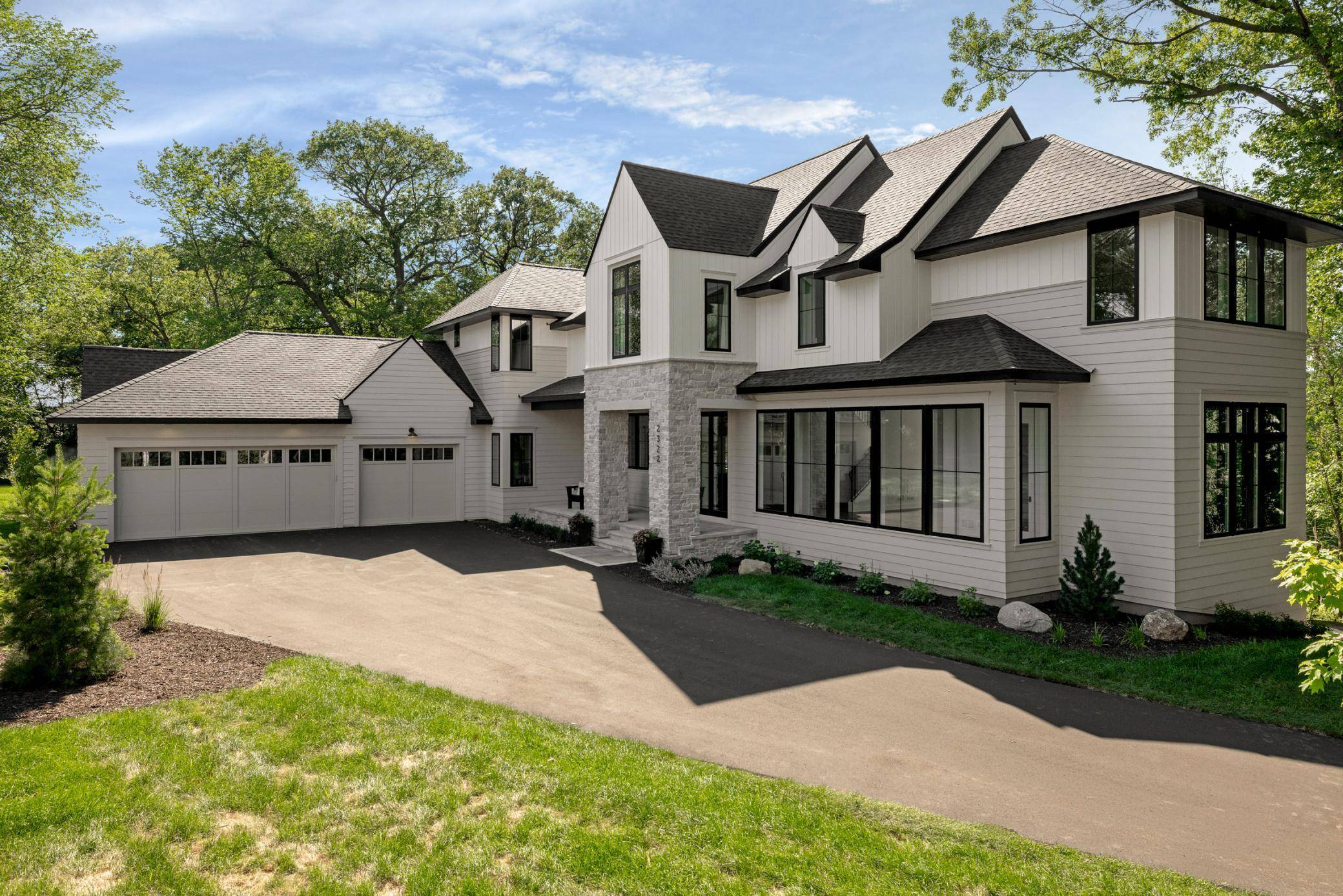 260 Eastwood CT, Chanhassen, MN 55317