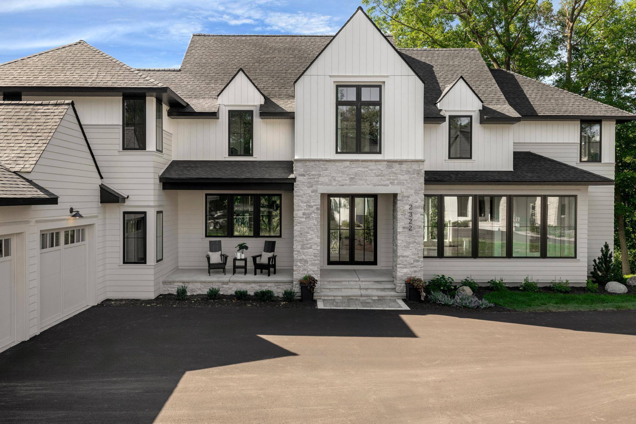 260 Eastwood CT, Chanhassen, MN 55317