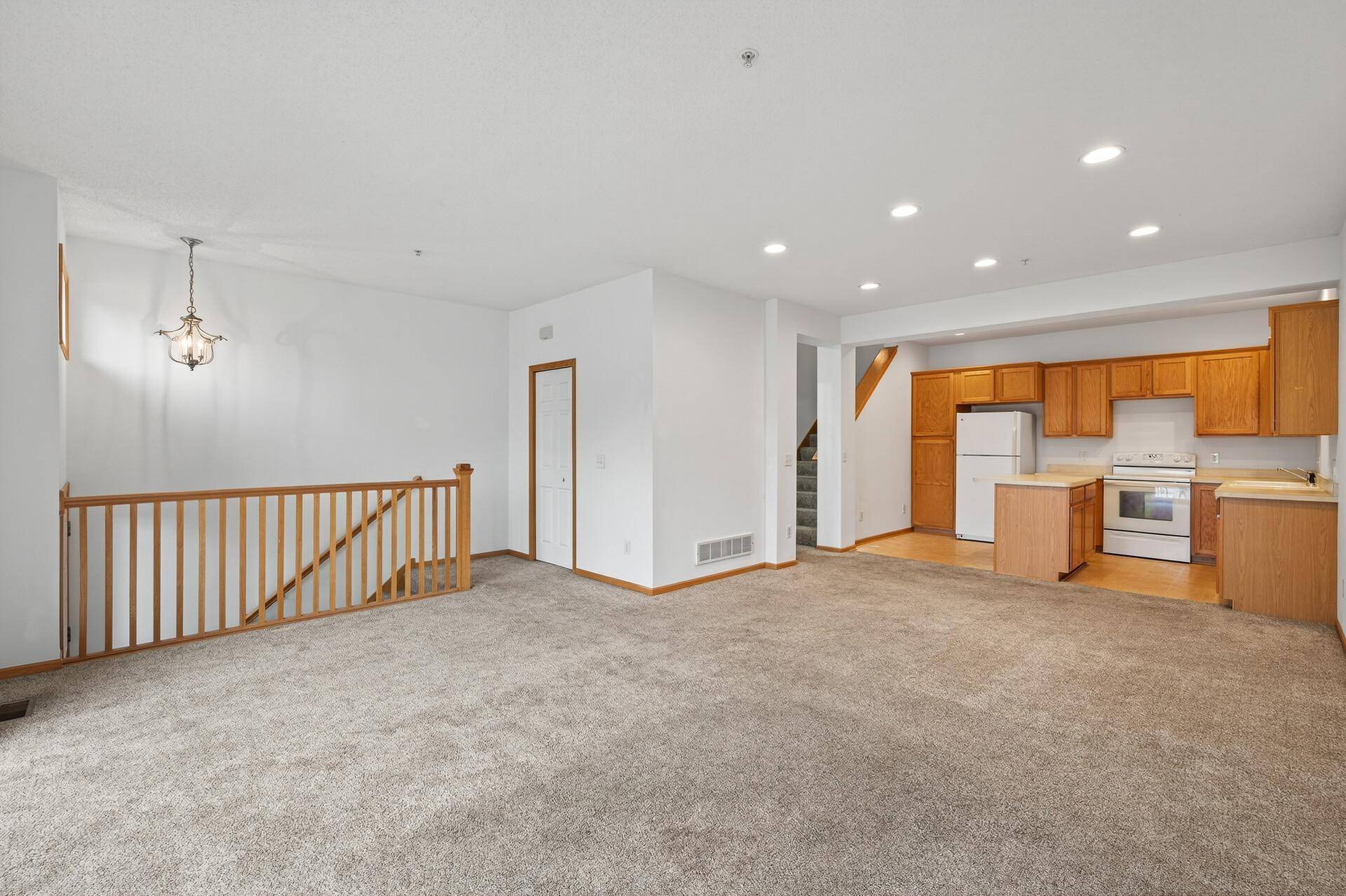 11221 Aberdeen ST NE #I, Blaine, MN 55449