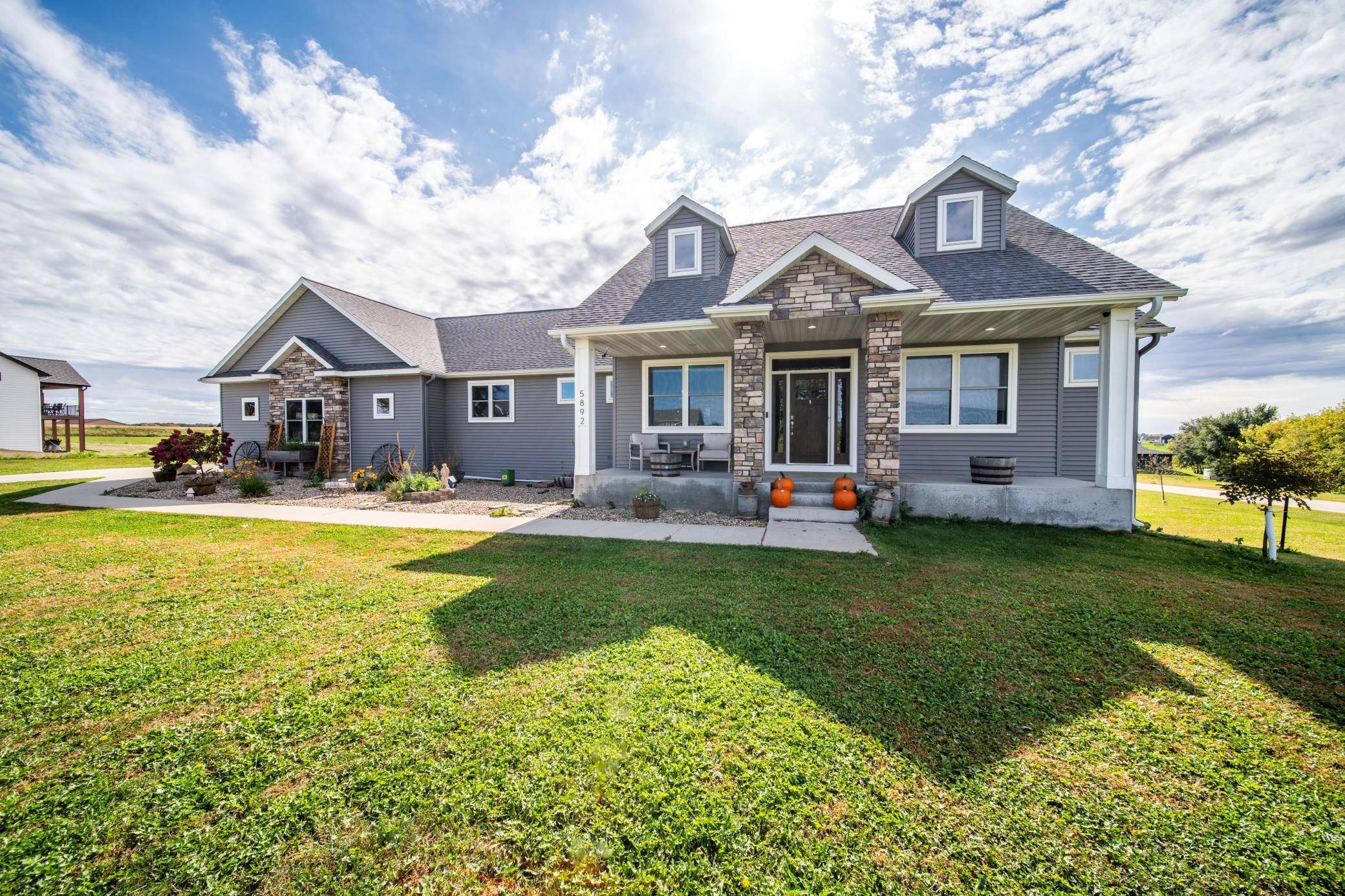 5892 Cambridge Hill Rd SE, Rochester, MN 55904