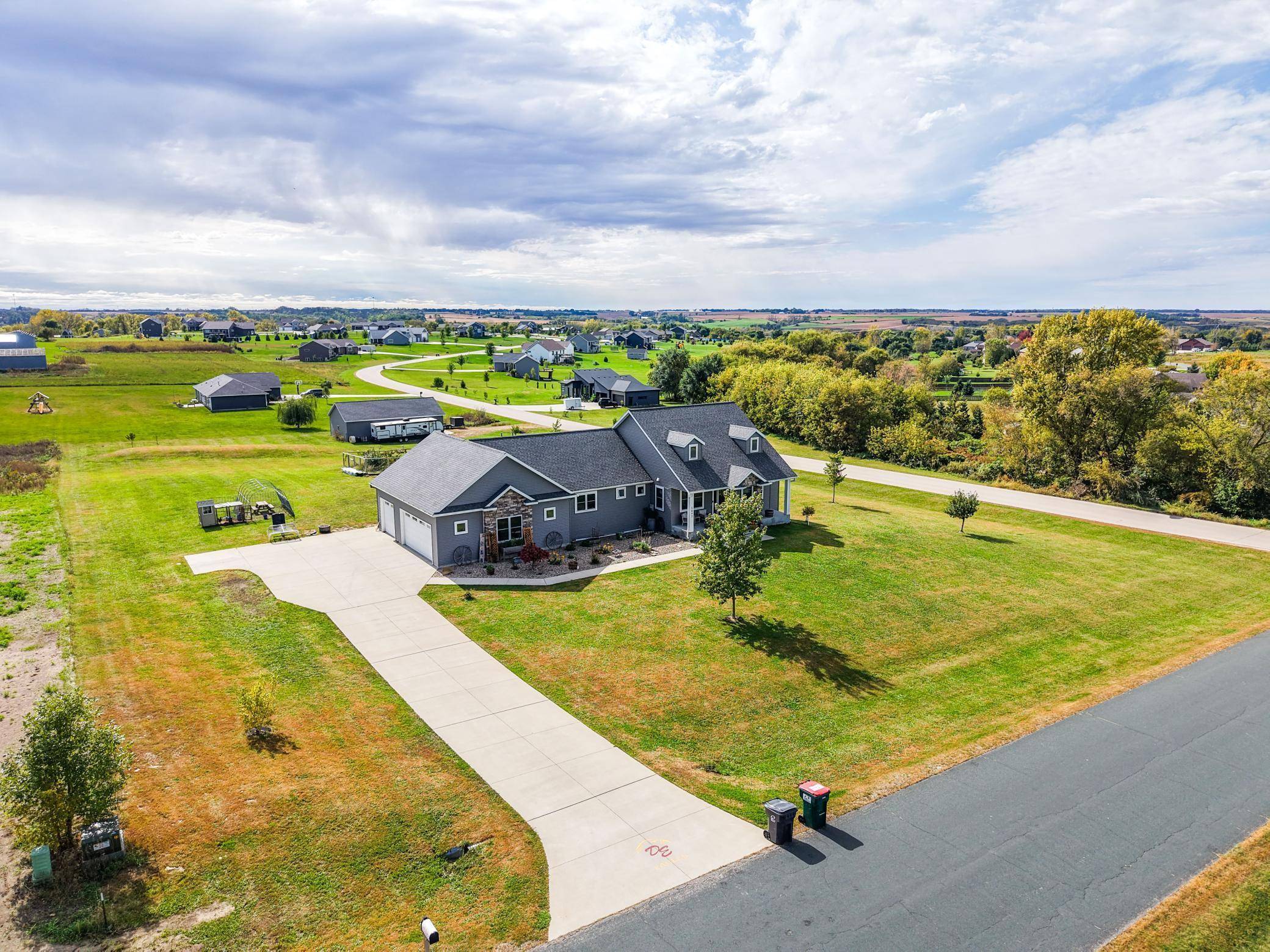 5892 Cambridge Hill Rd SE, Rochester, MN 55904