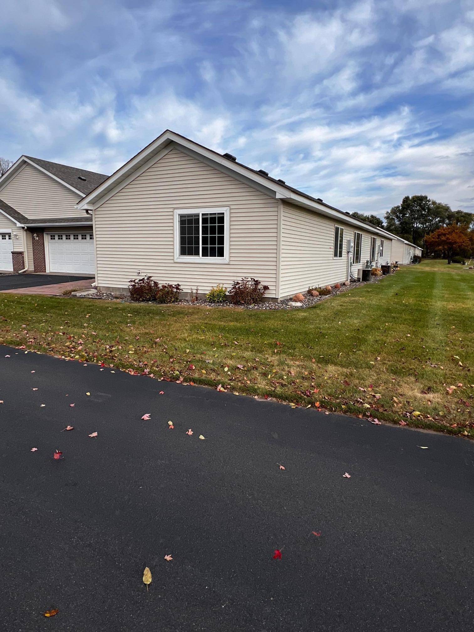1315 Heritage LN, Waite Park, MN 56387