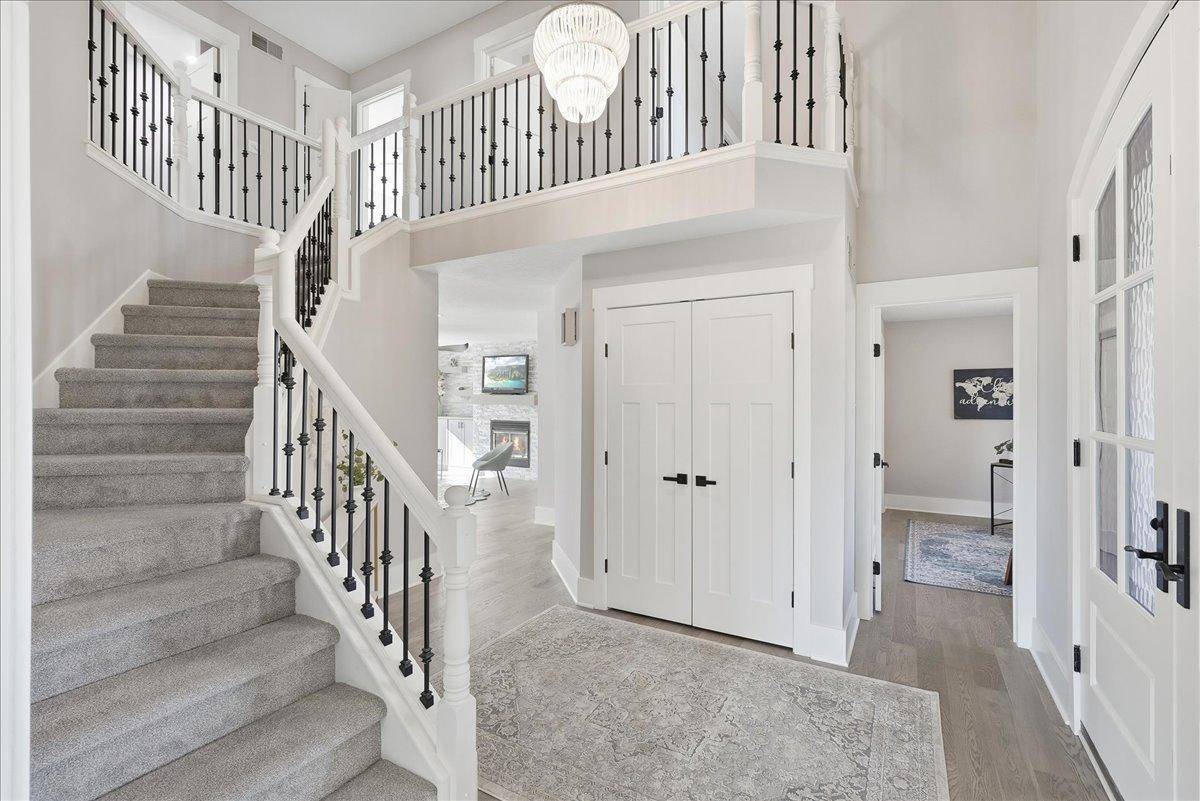 786 Harlar CIR, Hudson, WI 54016