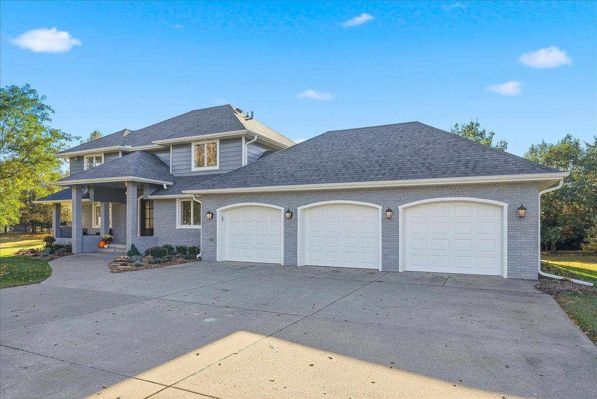 786 Harlar CIR, Hudson, WI 54016