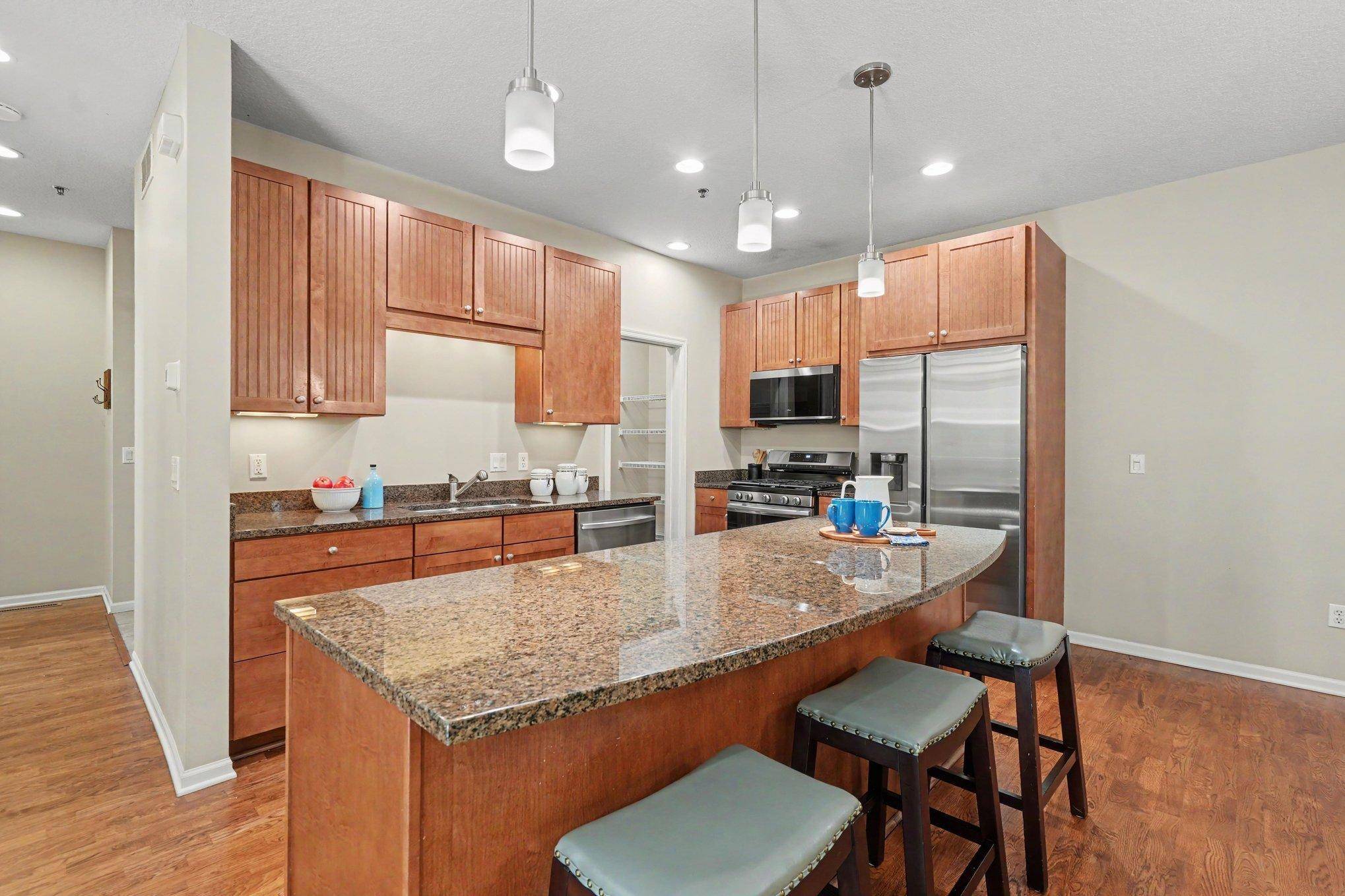 17820 Valley Cove CT, Deephaven, MN 55391