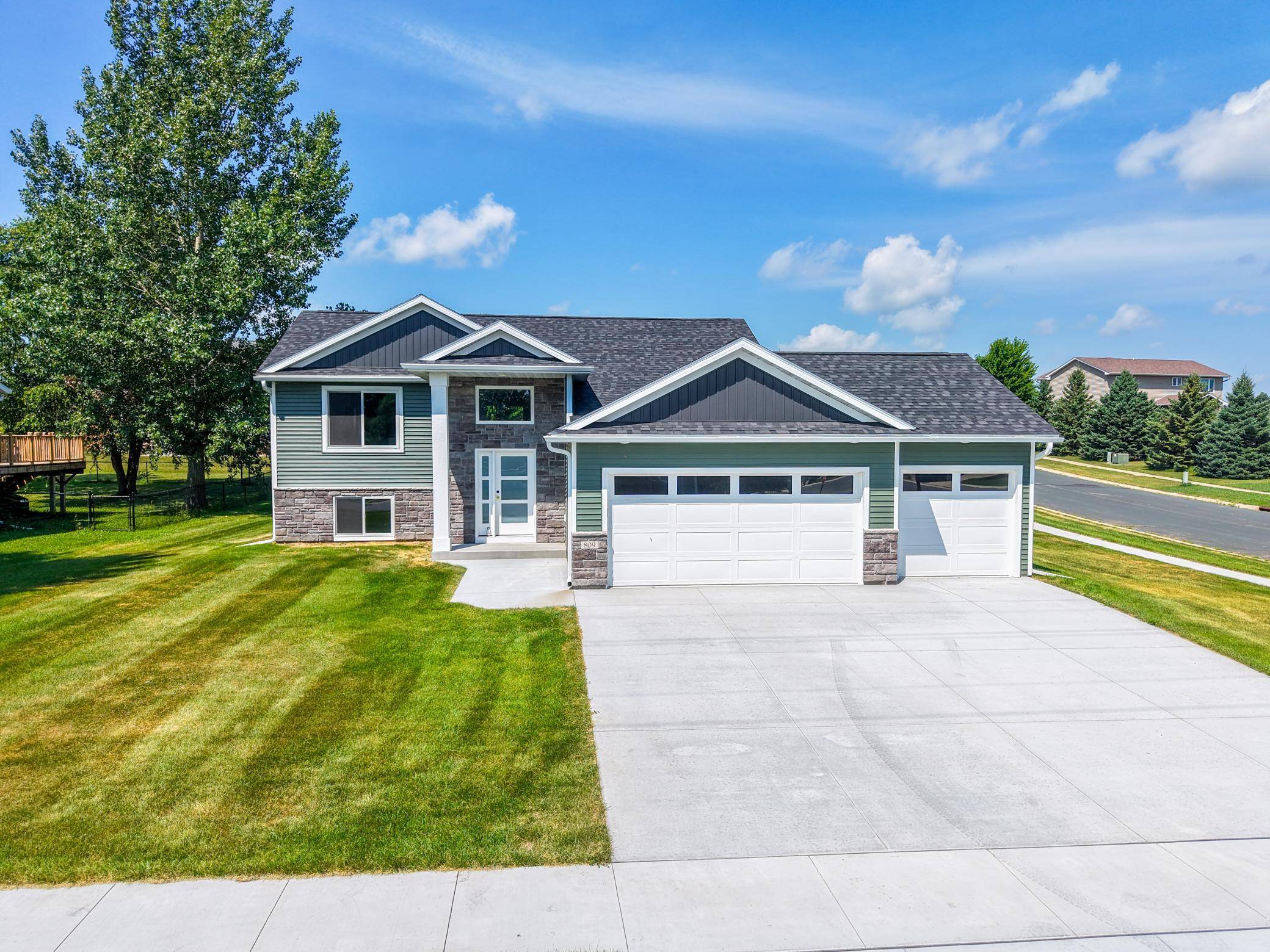 809 5th Avenue NW, Dodge Center, MN 55927