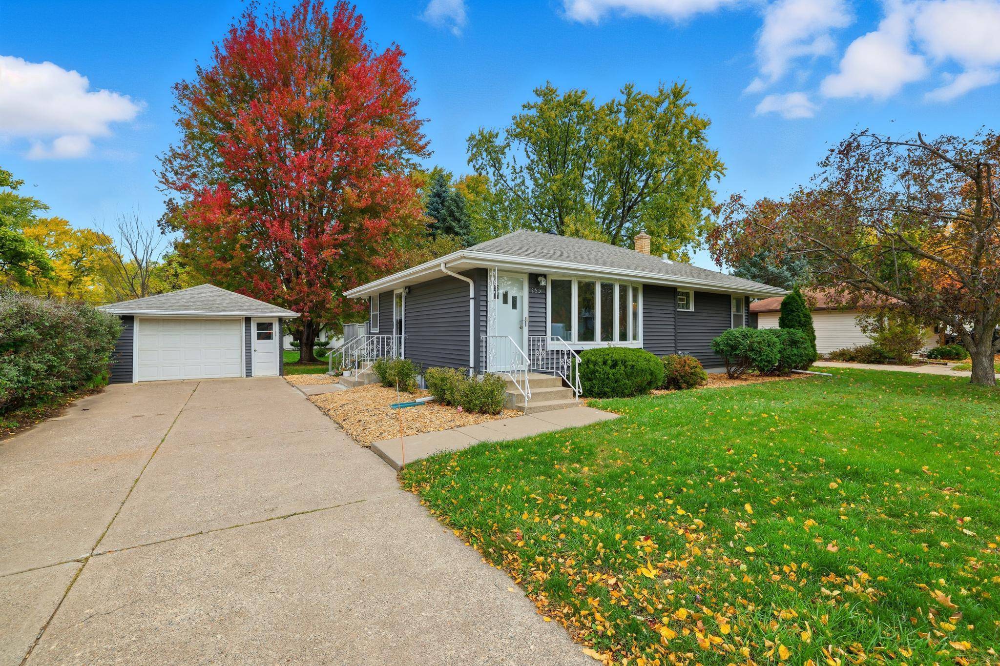255 County Road C2 W, Roseville, MN 55113