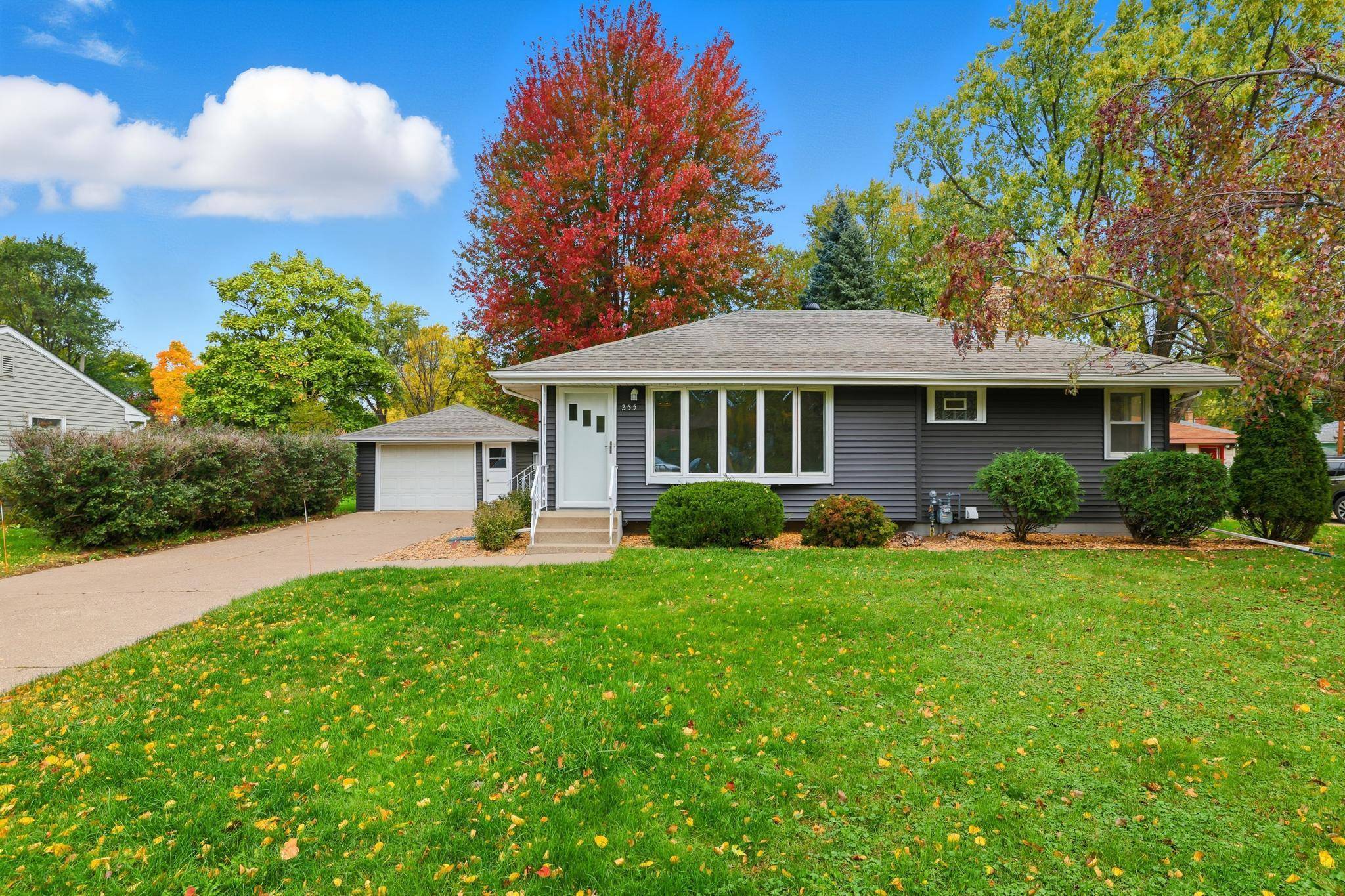 255 County Road C2 W, Roseville, MN 55113