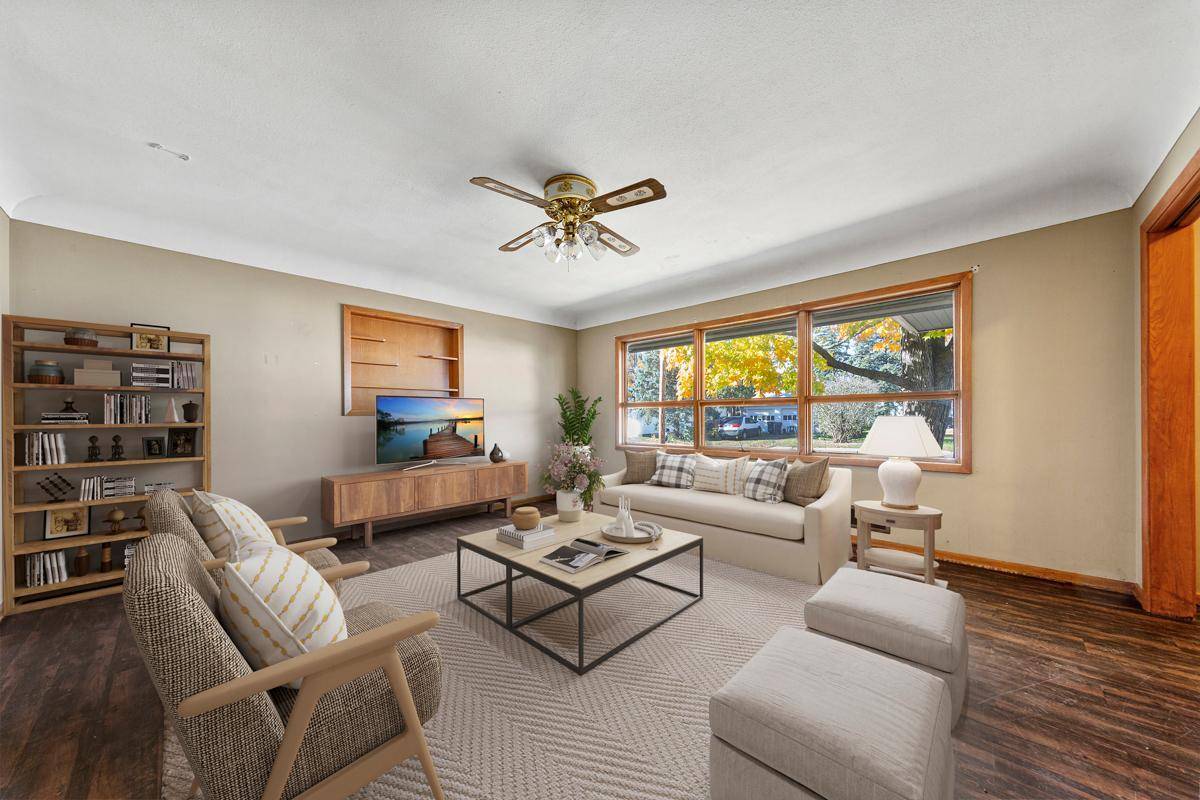 1043 Chase AVE, Gibbon, MN 55335