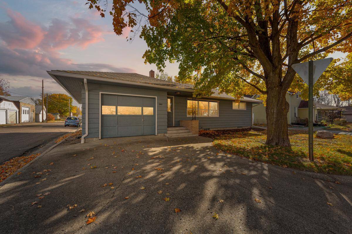 1043 Chase AVE, Gibbon, MN 55335