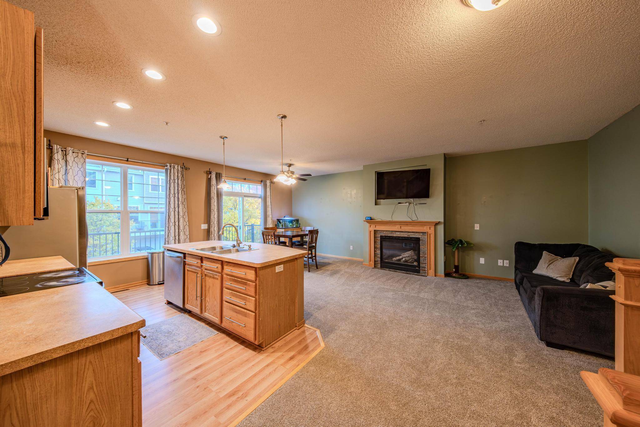 8483 Emery Pkwy N, Champlin, MN 55316