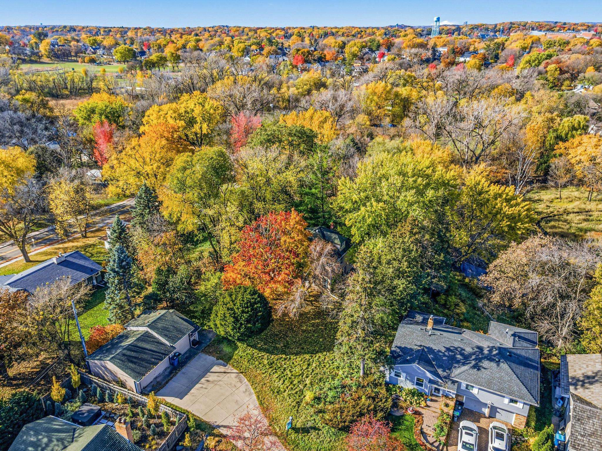 4024 Wood End DR, Edina, MN 55424